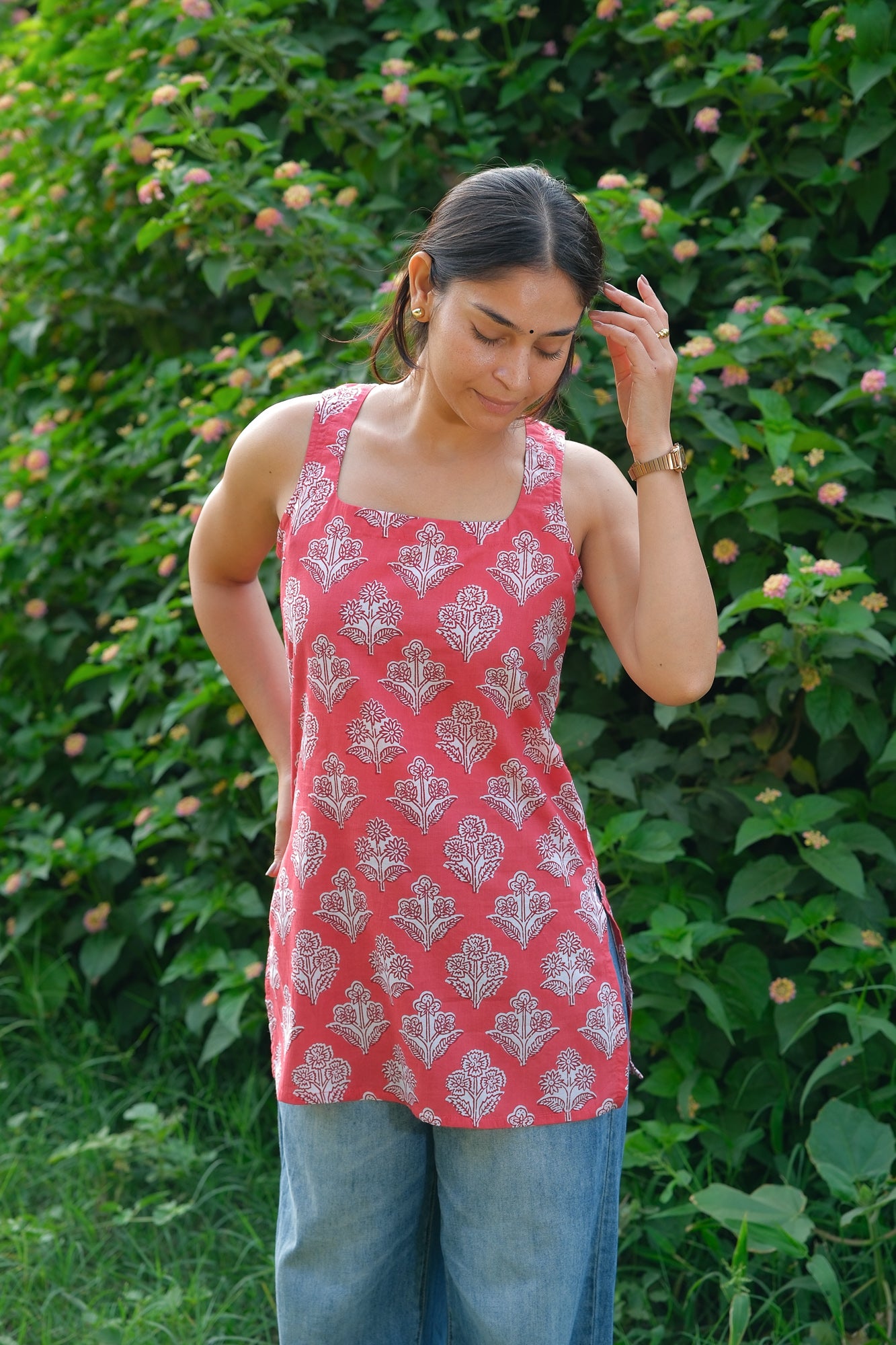Floral Printed Open Back Sleeveless Kurti (Red)