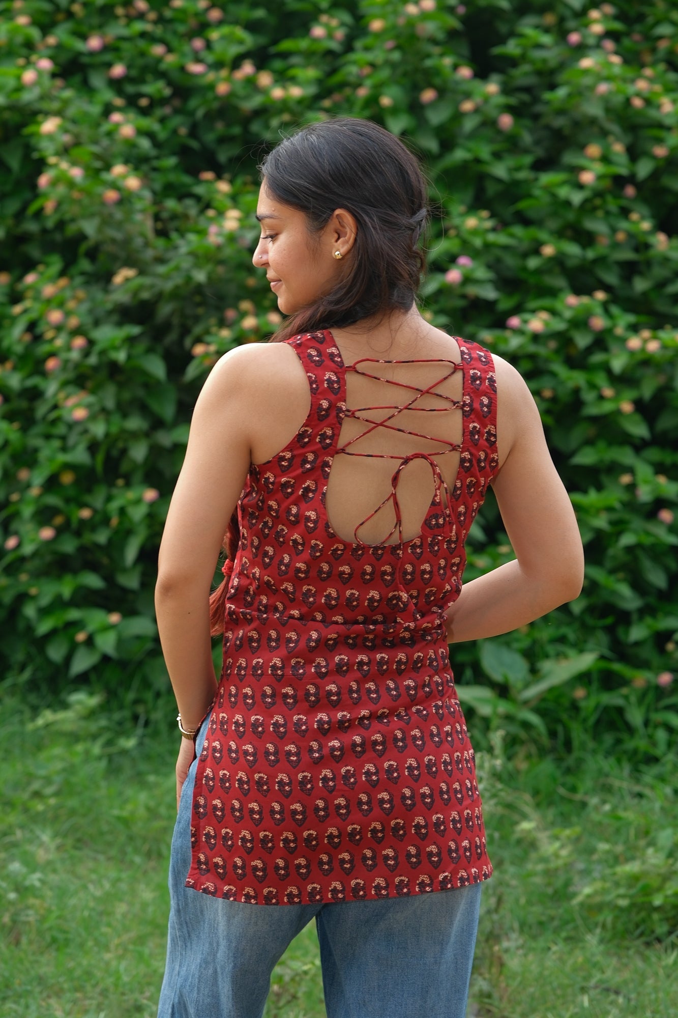 Buti Printed Cotton Open Back Sleeveless Kurti (Brick Red)
