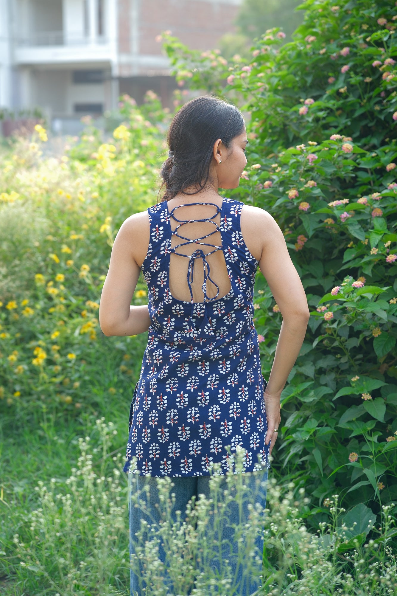 Floral Printed Open Back Sleeveless Kurti (Navy Blue)