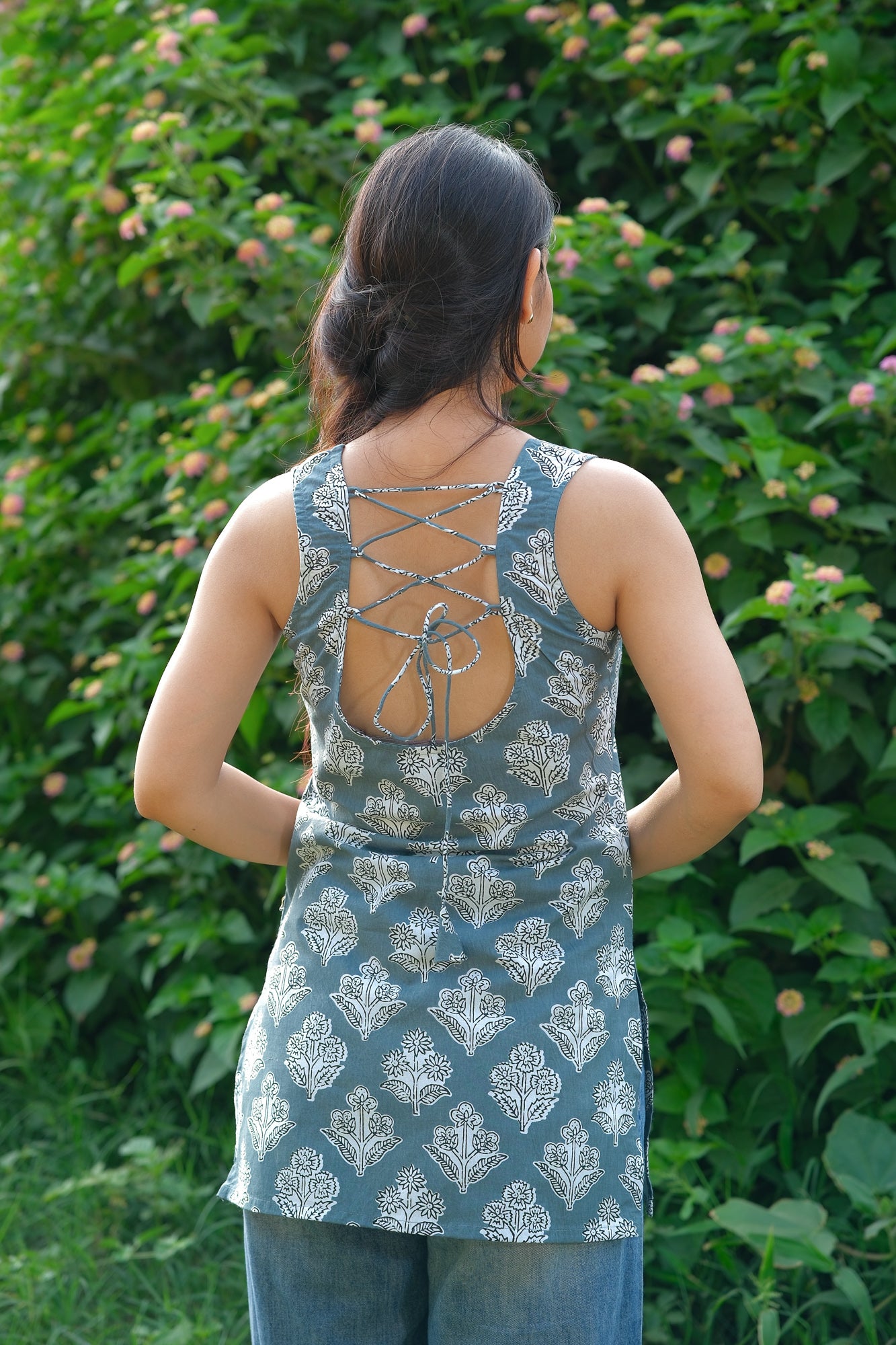 Floral Printed Open Back Sleeveless Kurti (Teal Grey)