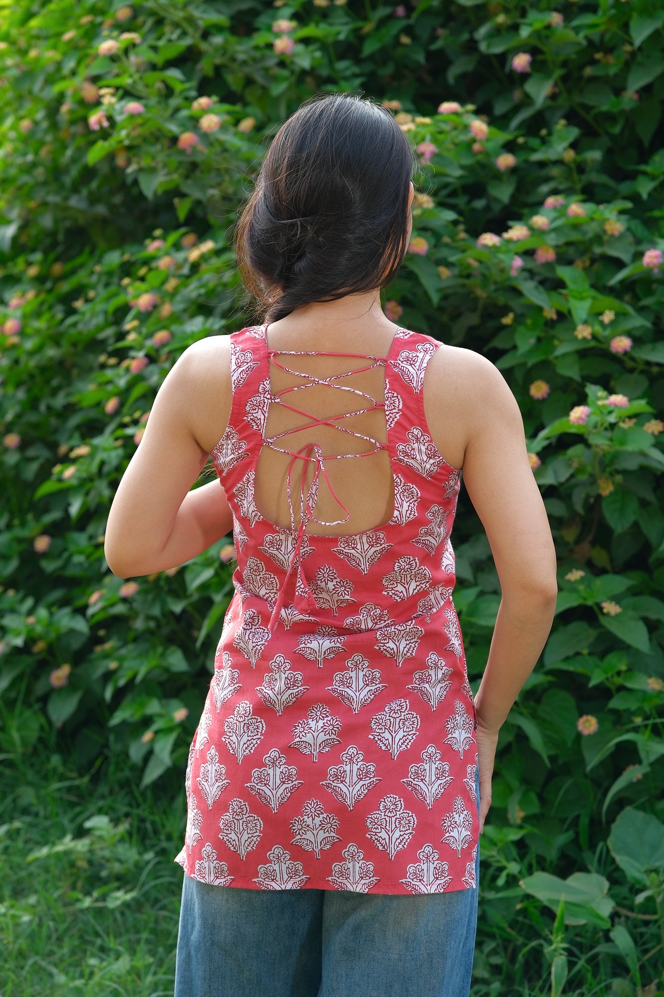 Floral Printed Open Back Sleeveless Kurti (Red)