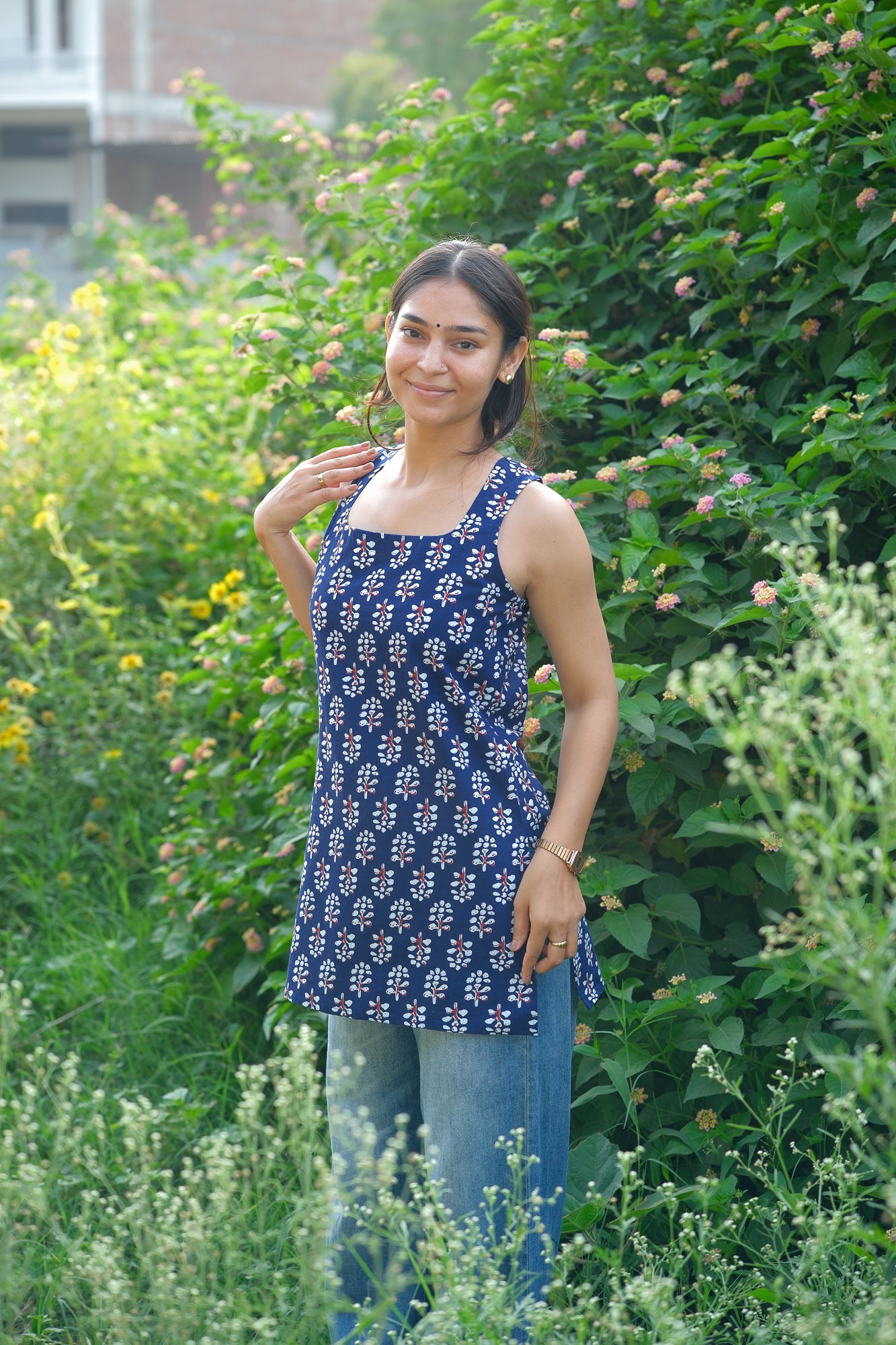 Floral Printed Open Back Sleeveless Kurti (Navy Blue)