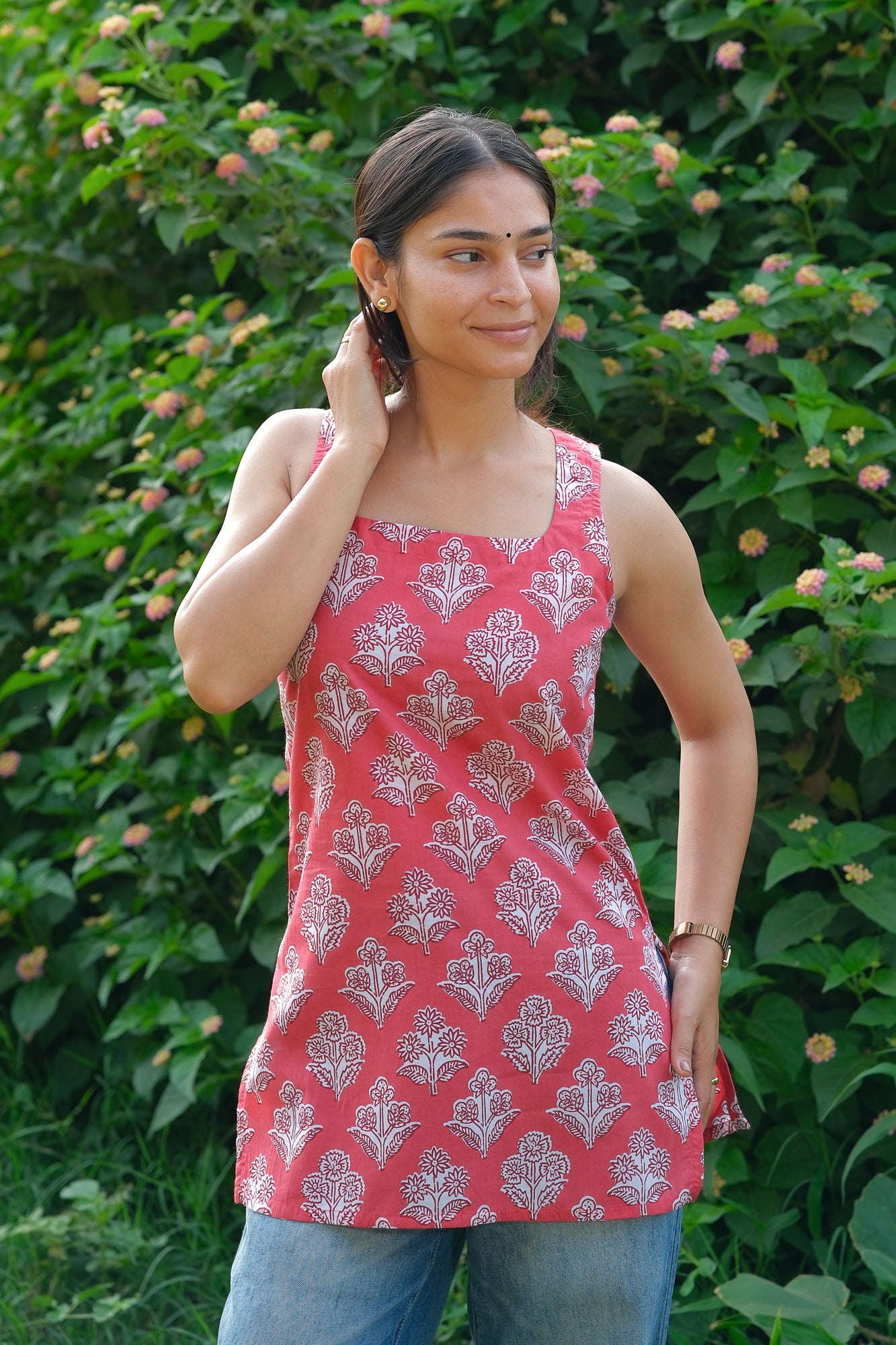 Floral Printed Open Back Sleeveless Kurti (Red)