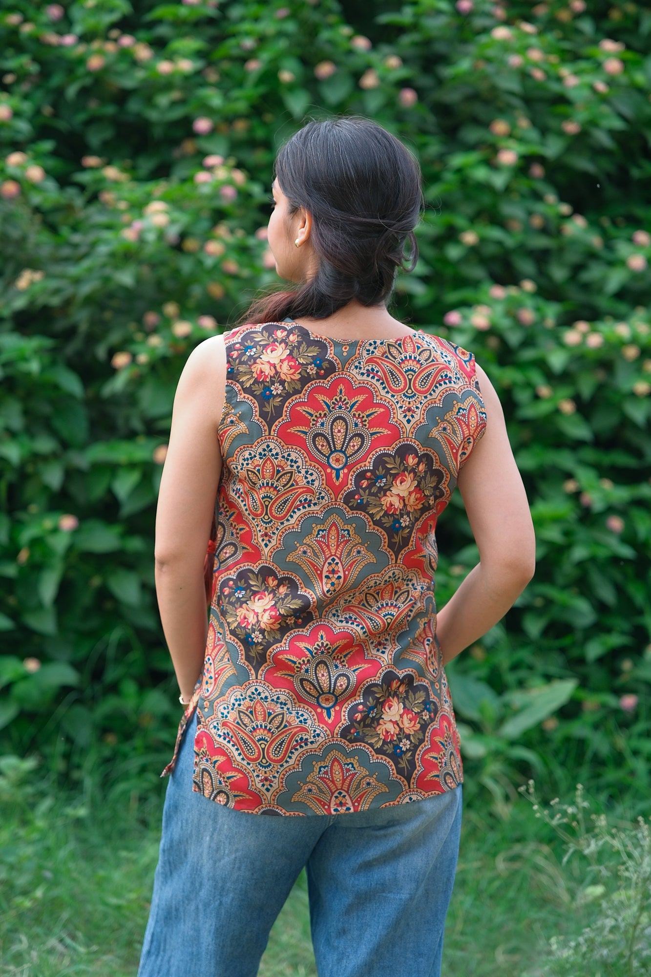 Digital Paisley Printed Cotton Sleeveless Top (Multicolor)