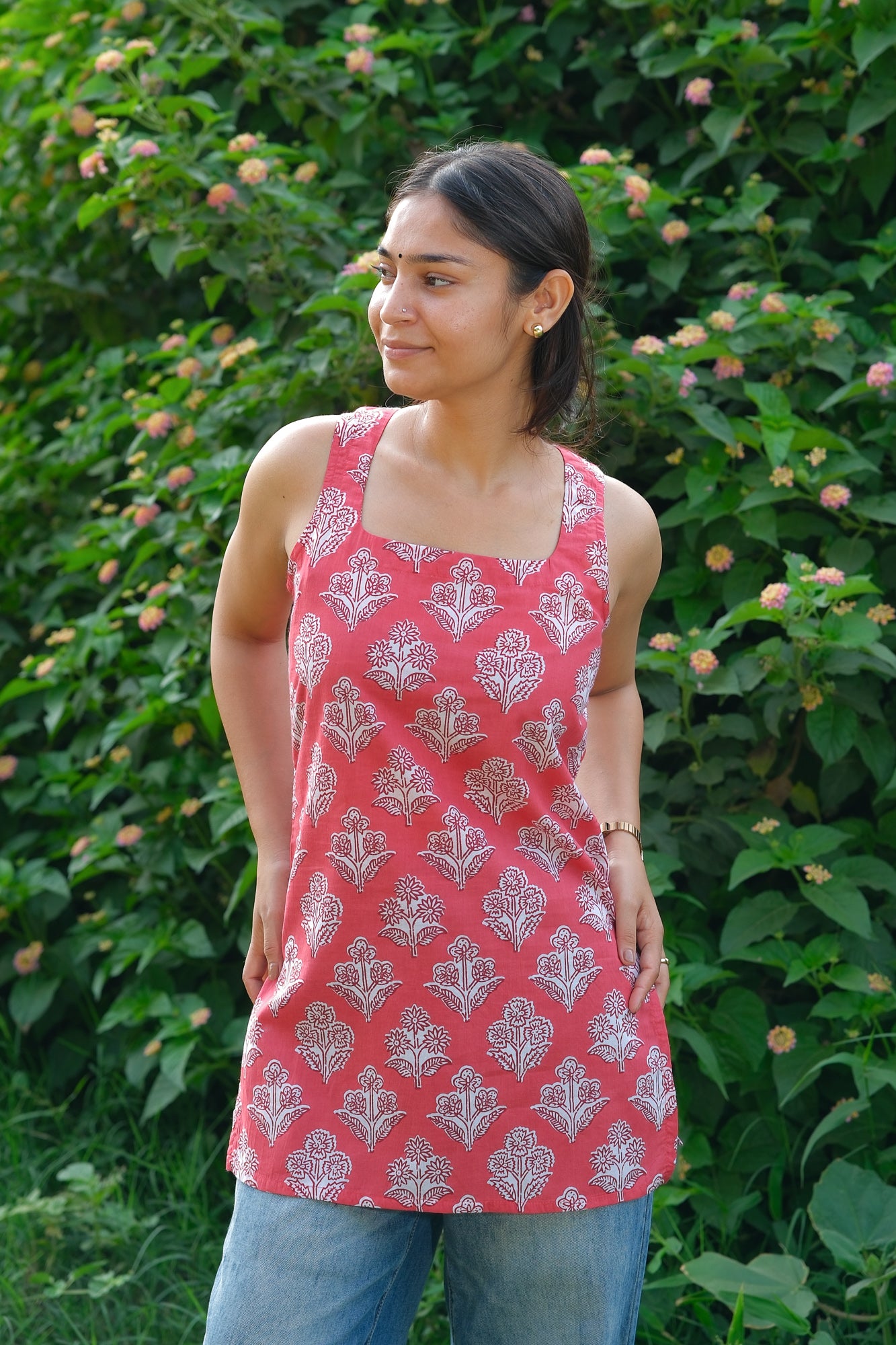 Floral Printed Open Back Sleeveless Kurti (Red)