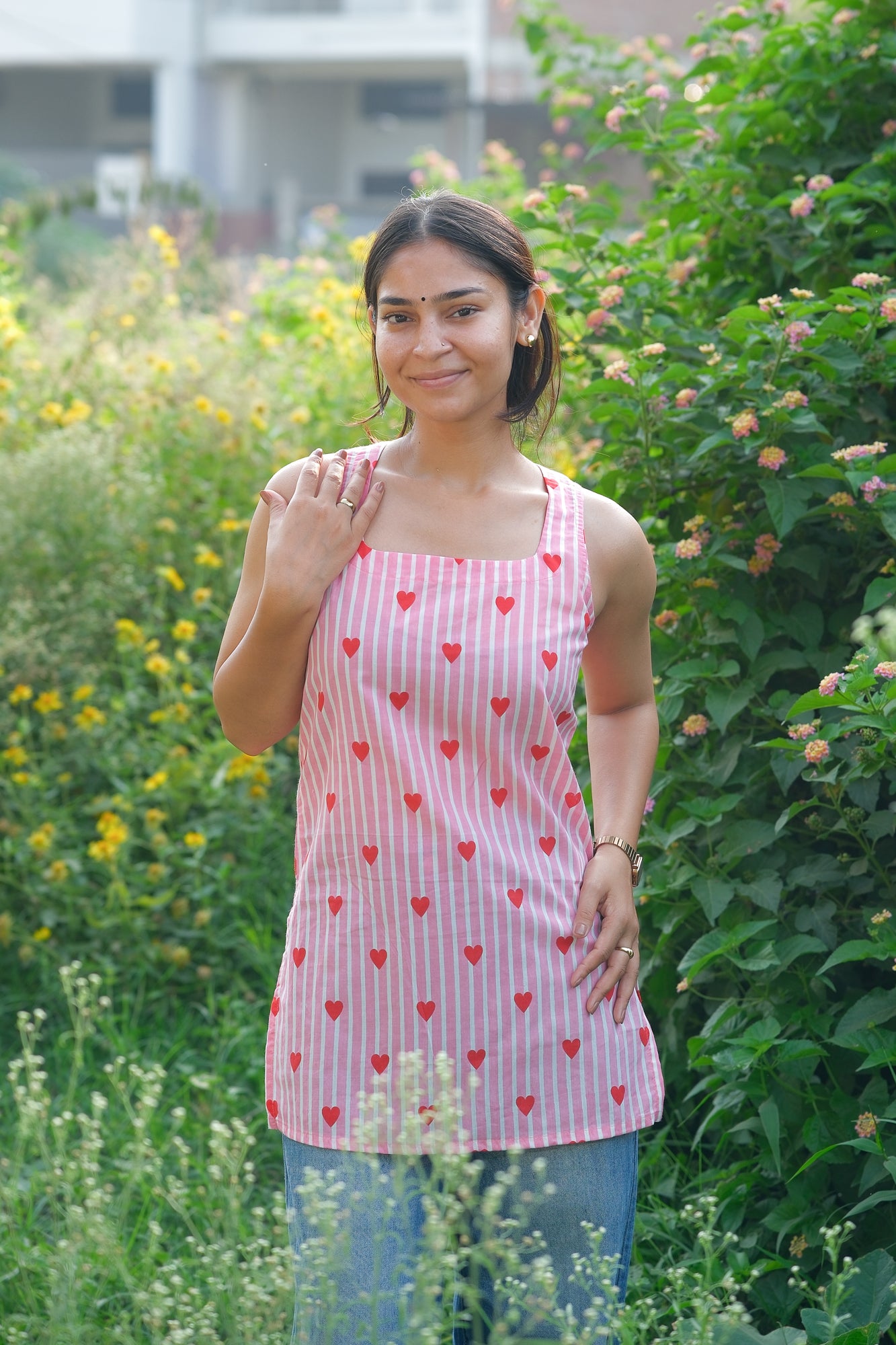 Heart Printed Striped Open Back Sleeveless Kurti (Pink)