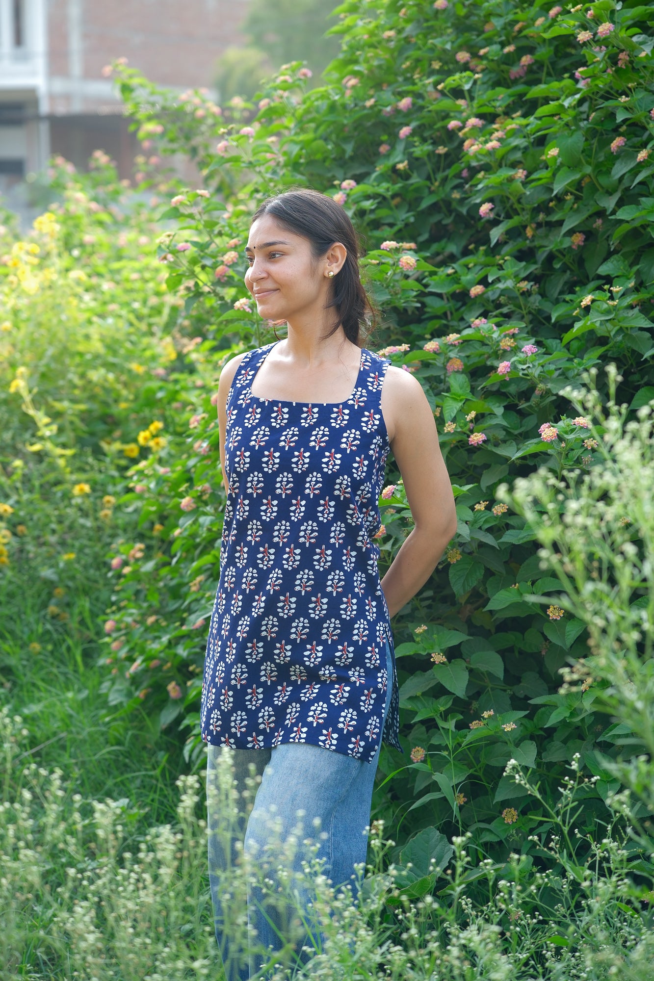 Floral Printed Open Back Sleeveless Kurti (Navy Blue)