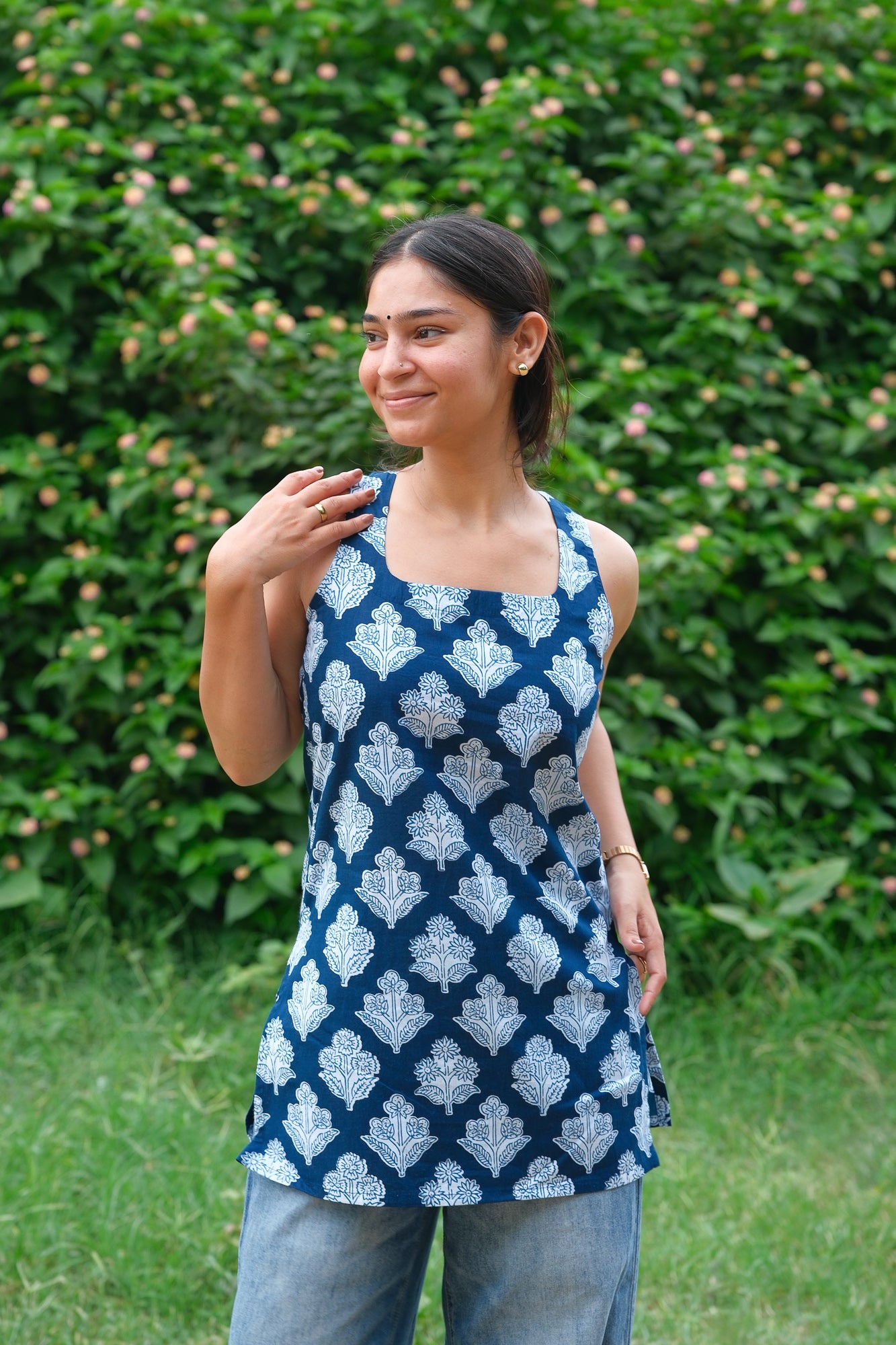Floral Printed Open Back Sleeveless Kurti (Navy Blue)