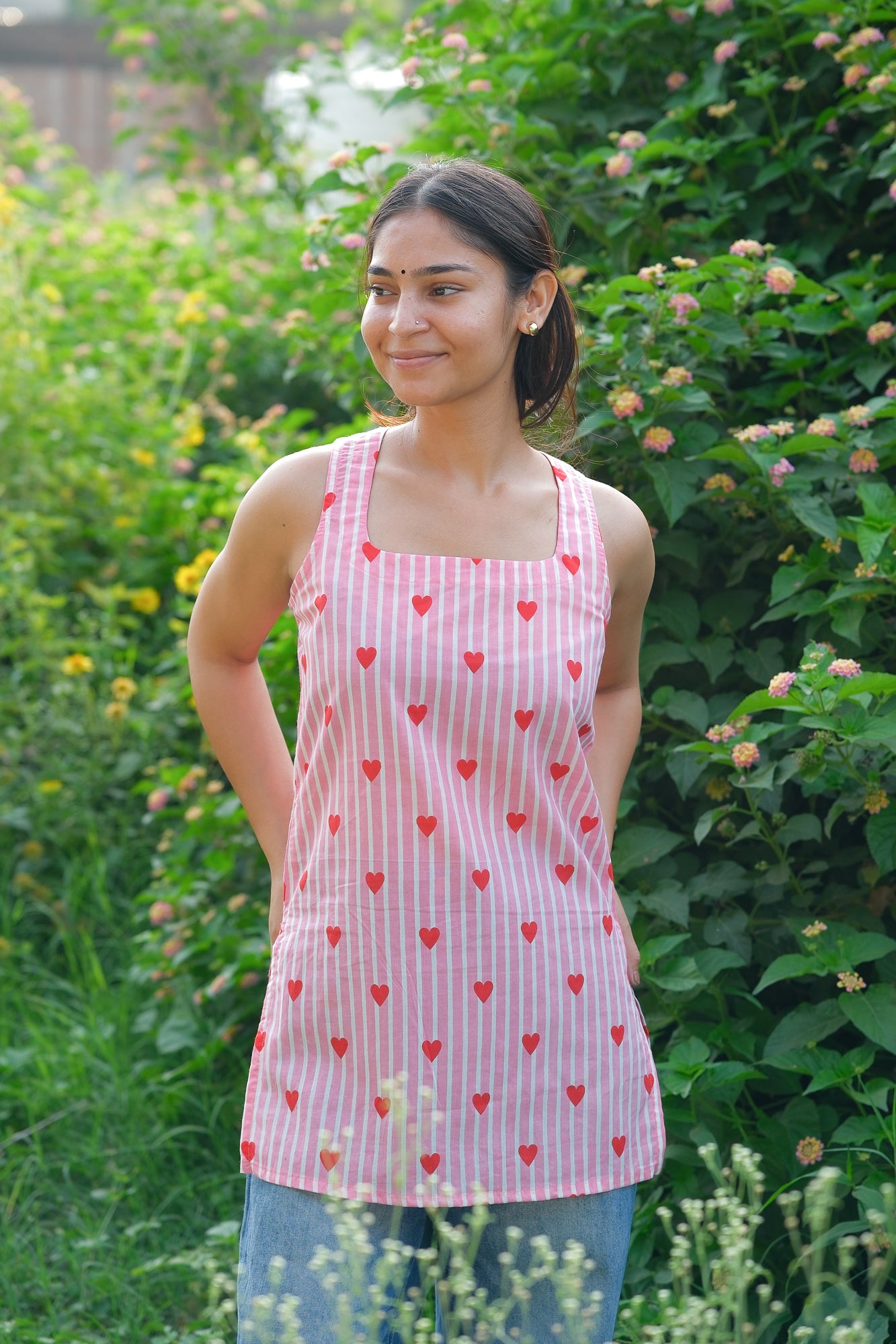 Heart Printed Striped Open Back Sleeveless Kurti (Pink)