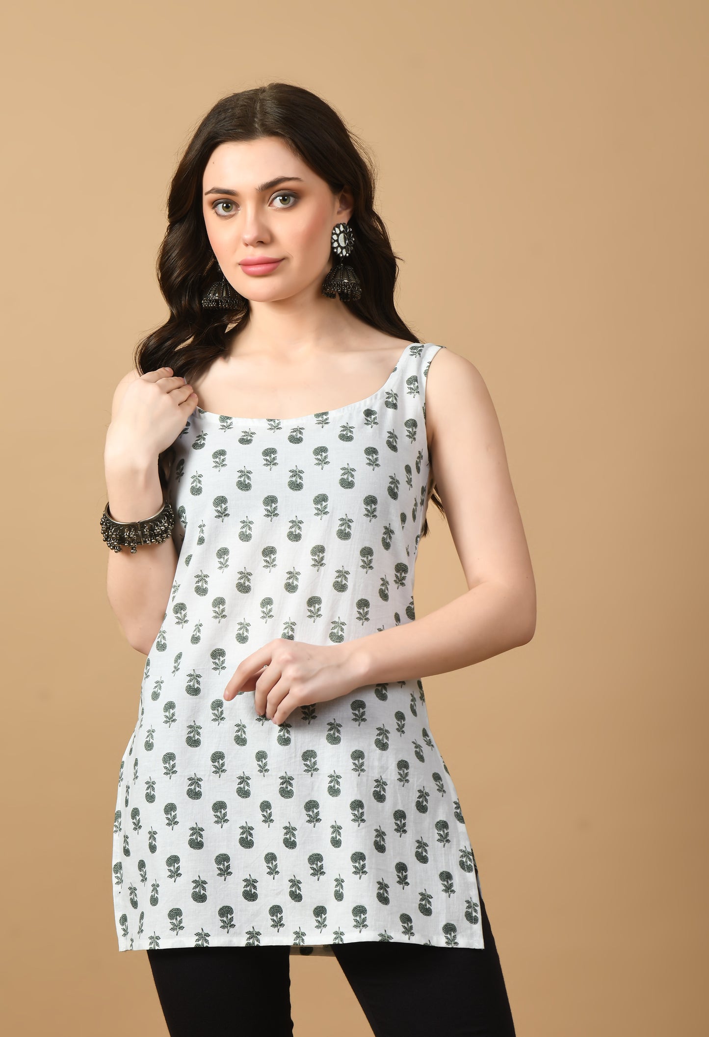 Vriksha – White Ethnic Tree Print Sleeveless Kurta