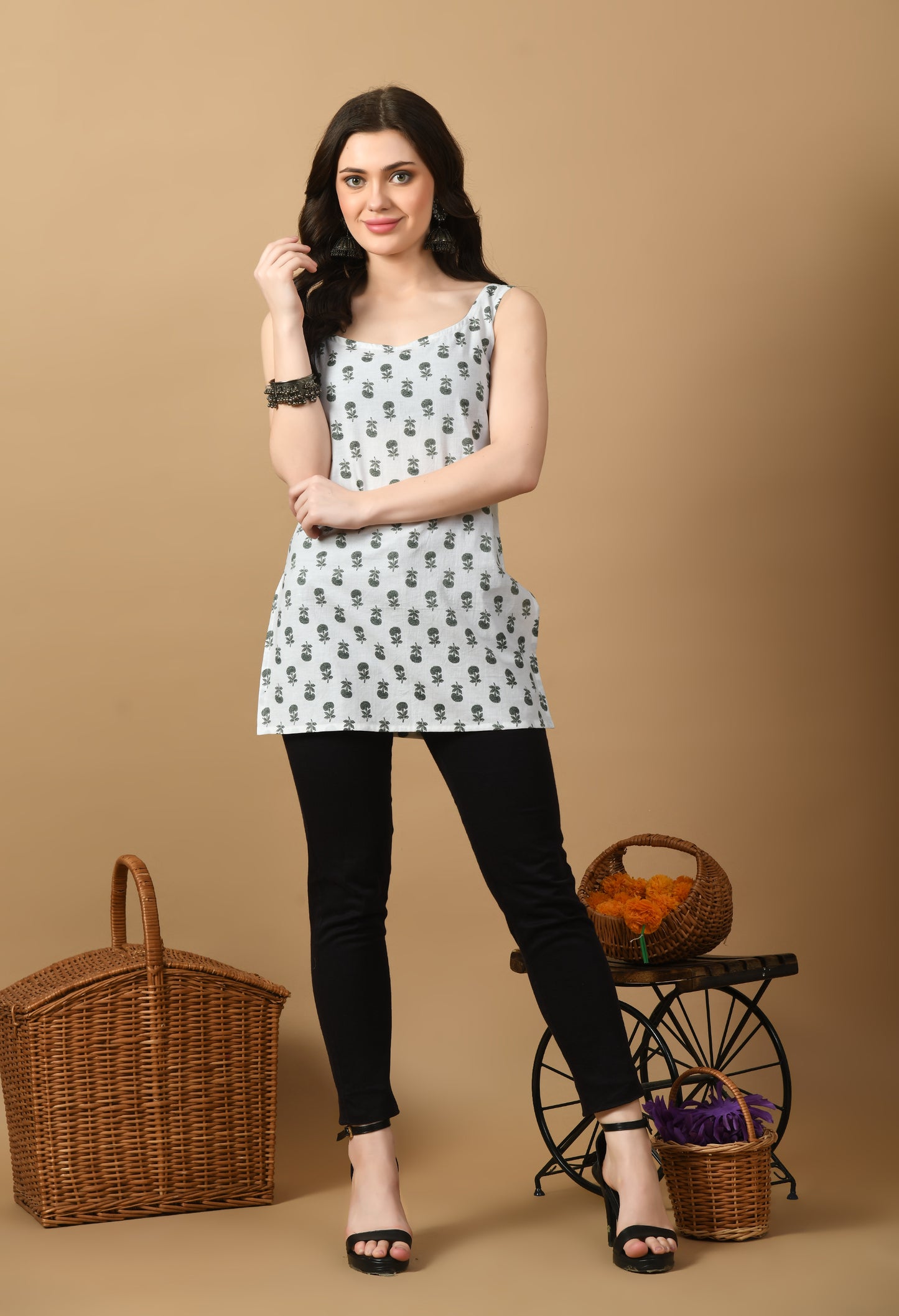 Vriksha – White Ethnic Tree Print Sleeveless Kurta