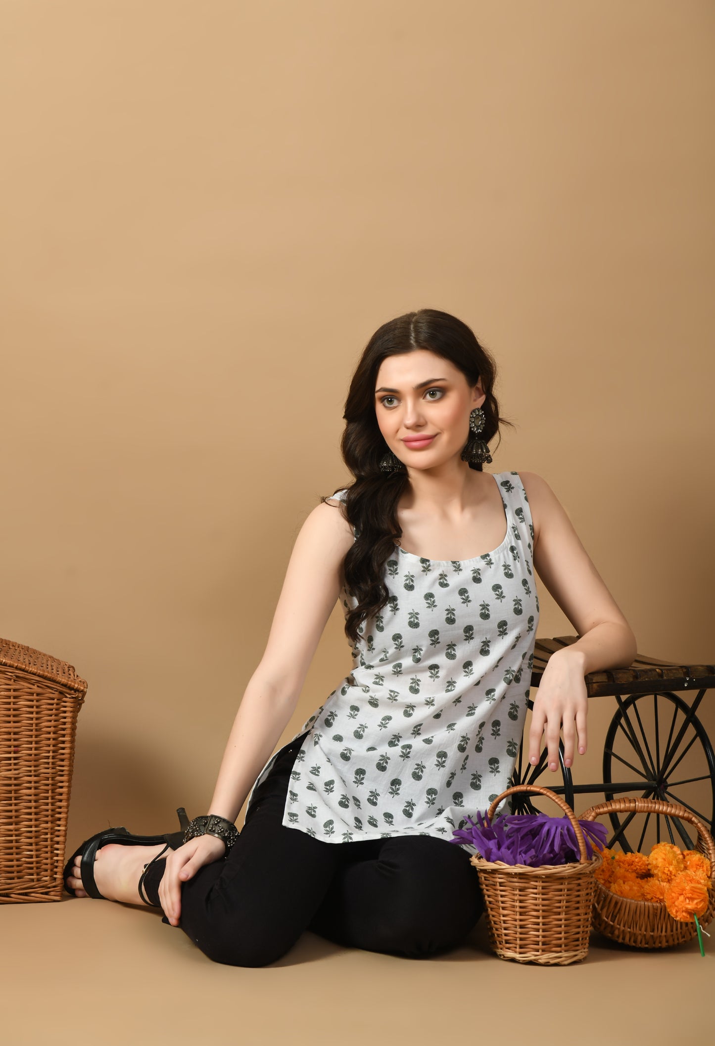 Vriksha – White Ethnic Tree Print Sleeveless Kurta