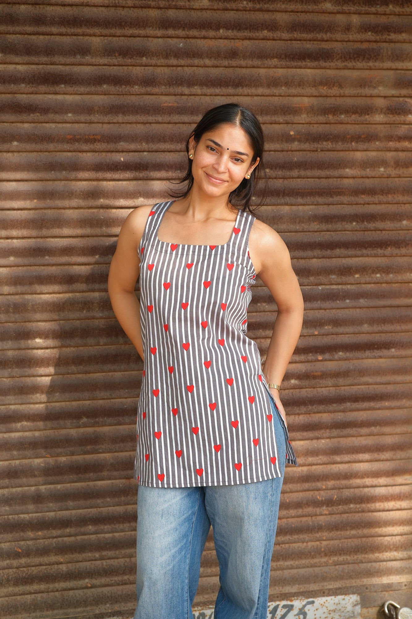 Heart Printed Striped Open Back Sleeveless Kurti (Grey)