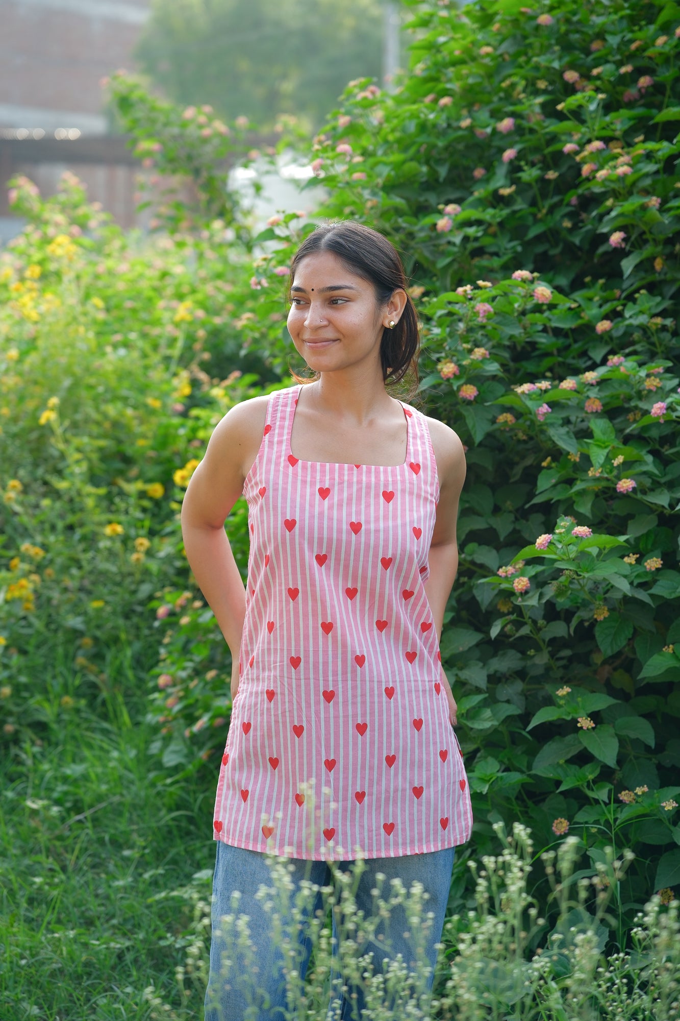 Heart Printed Striped Open Back Sleeveless Kurti (Pink)
