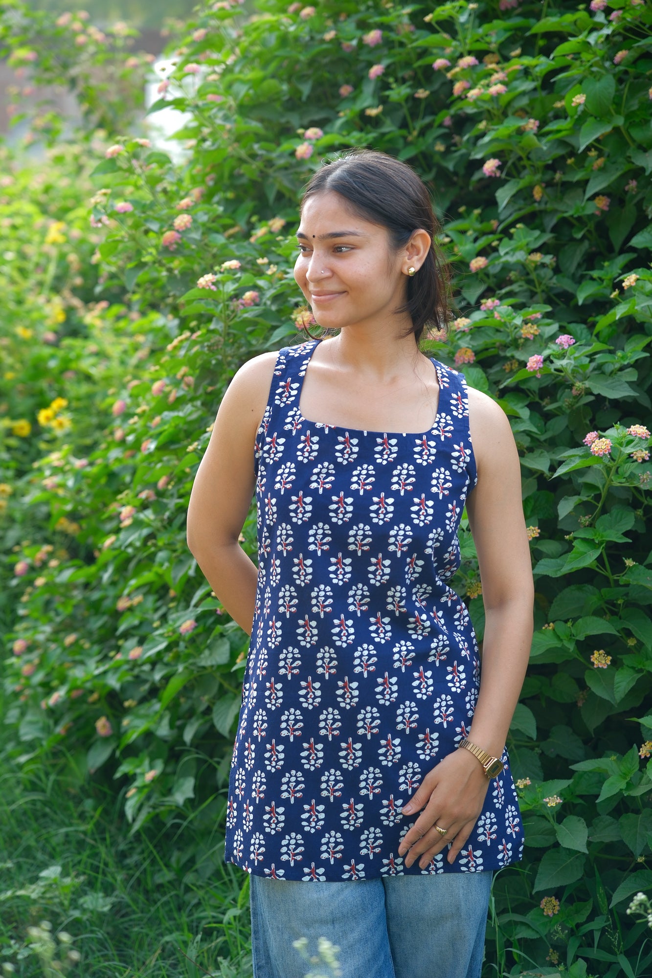 Floral Printed Open Back Sleeveless Kurti (Navy Blue)