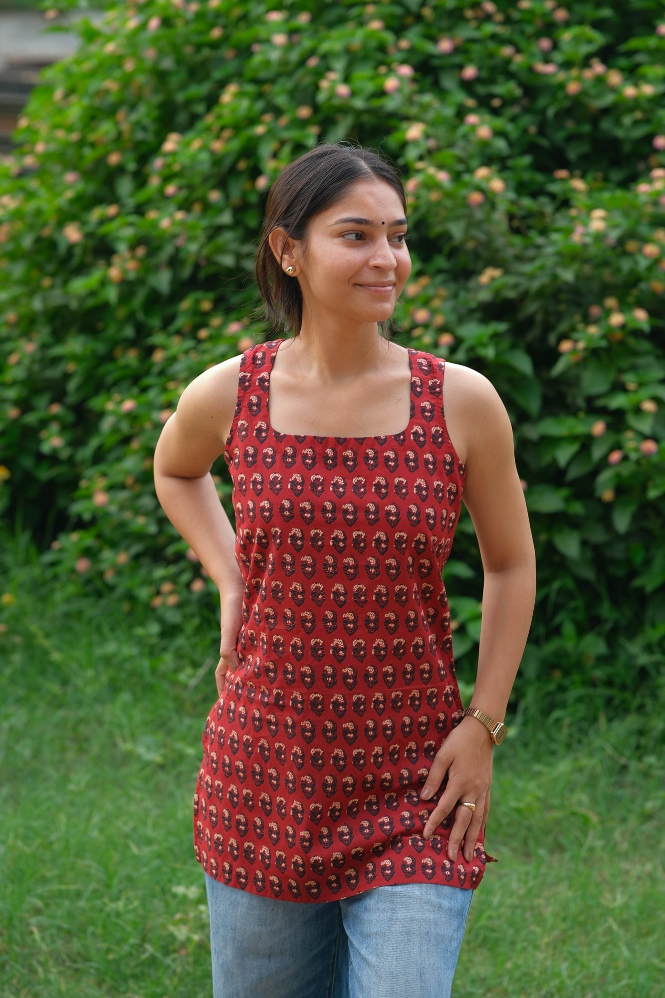 Buti Printed Cotton Open Back Sleeveless Kurti (Brick Red)