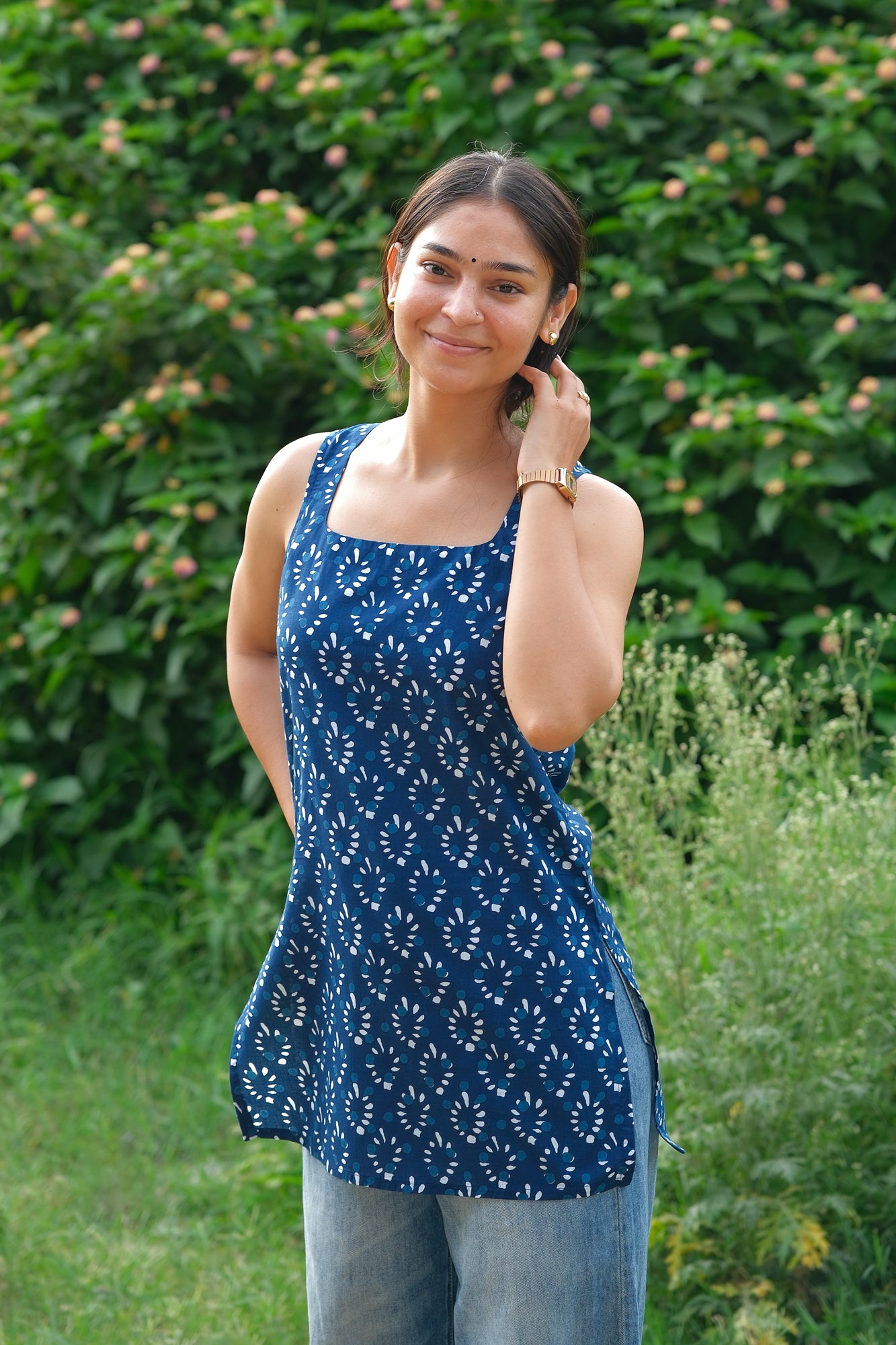 Block Printed Cotton Open Back Sleeveless Kurti (Navy Blue)