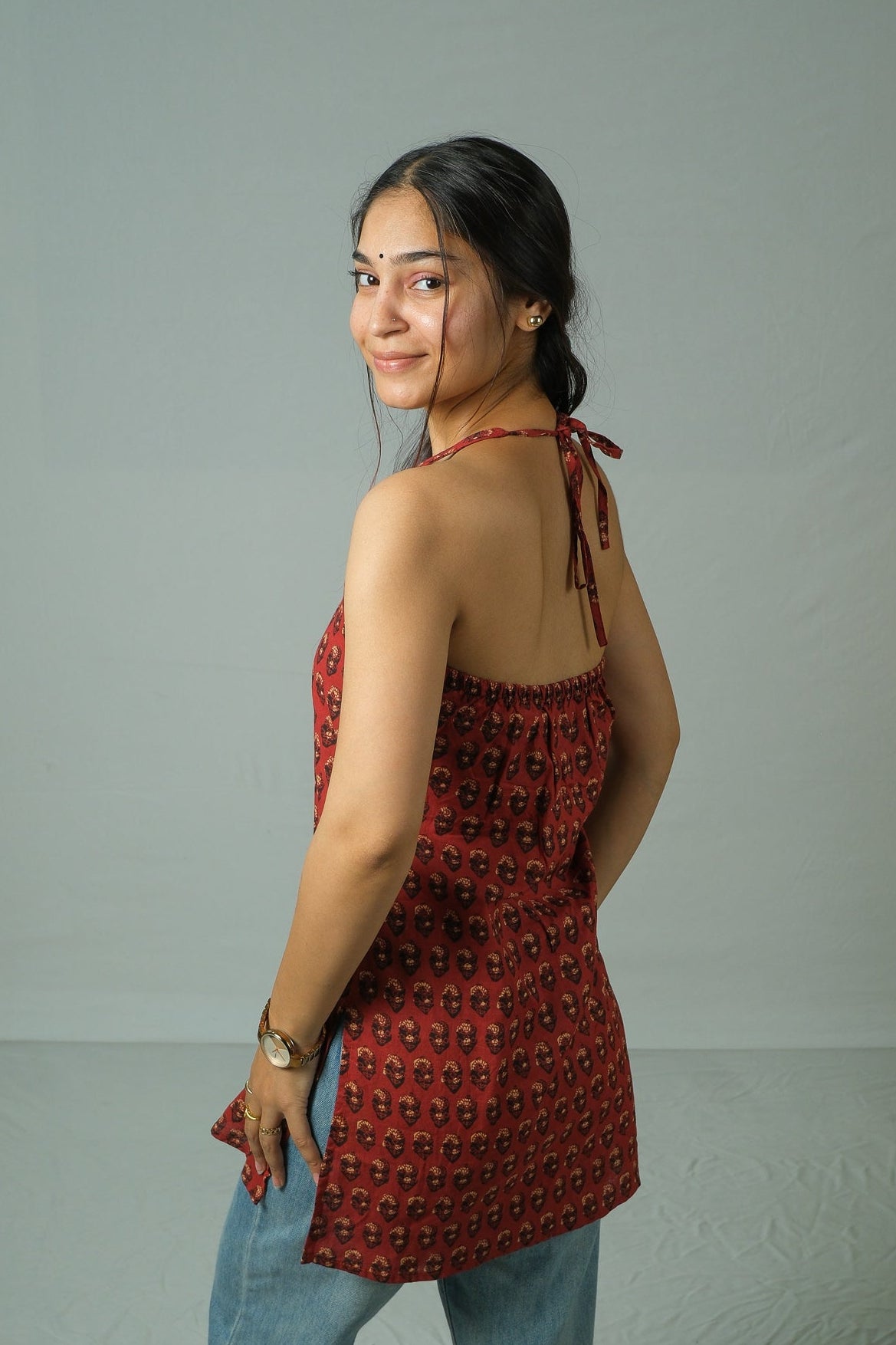 Evara – Halter Neck Top (Maroon)