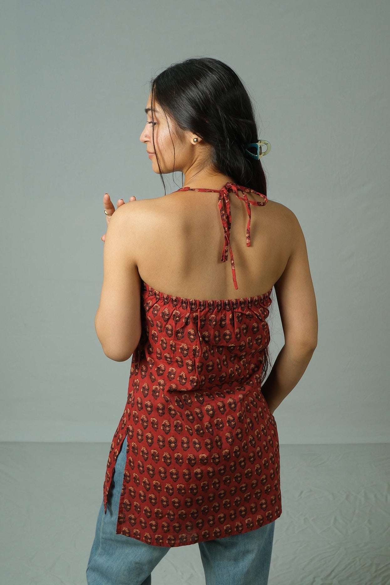 Evara – Halter Neck Top (Maroon)