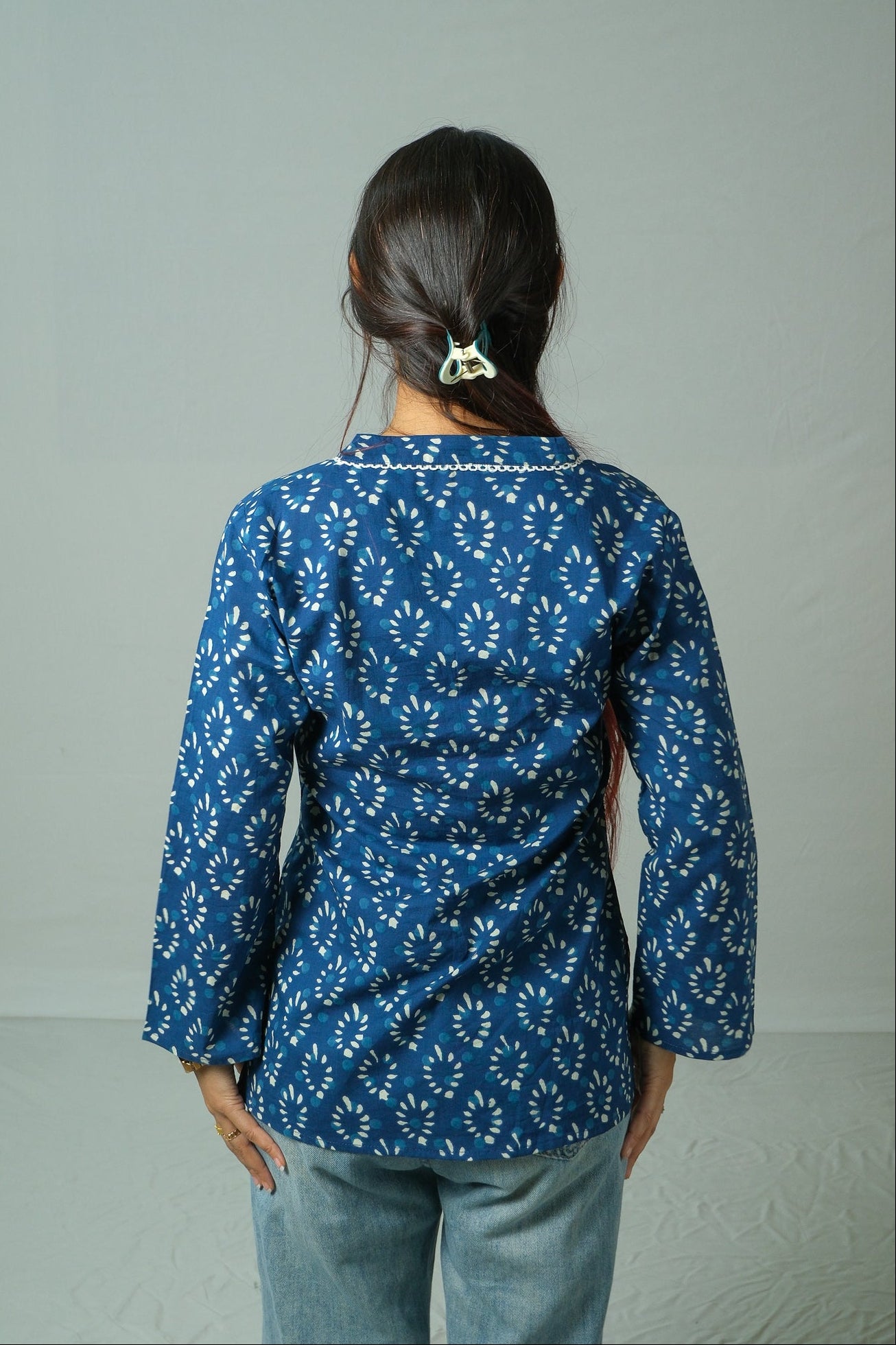 Aarini – Lace-Trim Oversized Shrug (Indigo Blue)