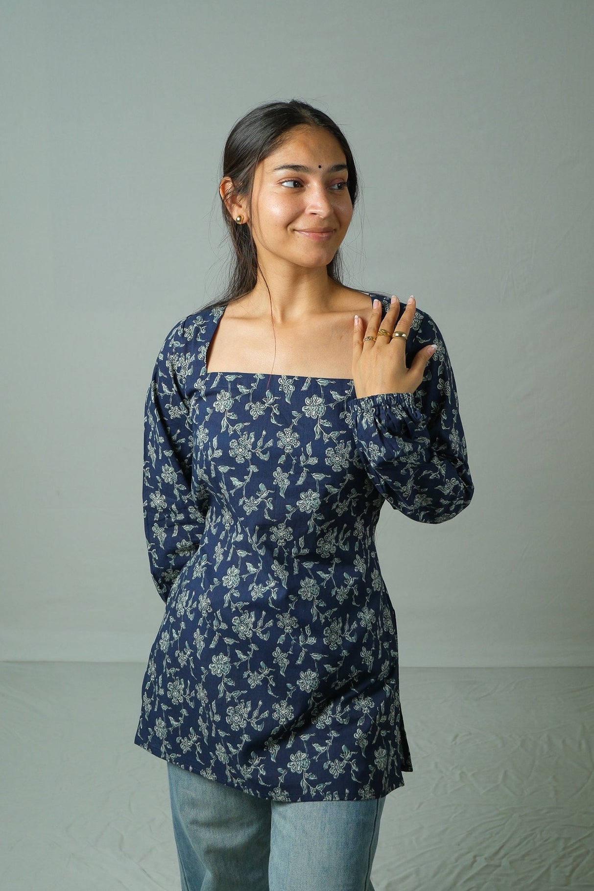Zoya – Open Back Floral Kurti (Navy)