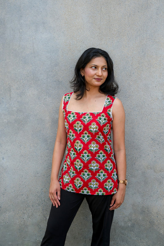 Reya – Red Sleeveless Top