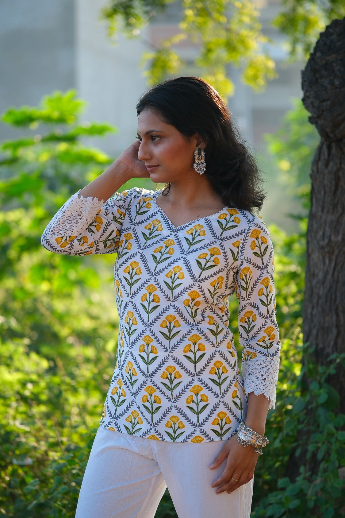 Viyana – White Cotton Lace Short Kurti