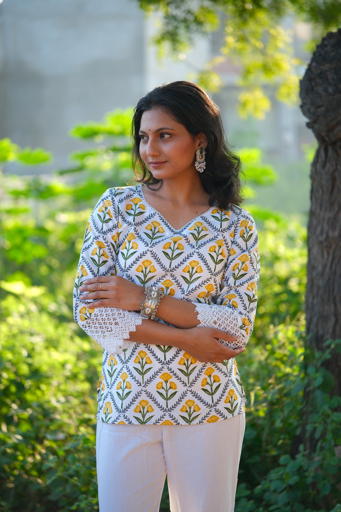 Viyana – White Cotton Lace Short Kurti