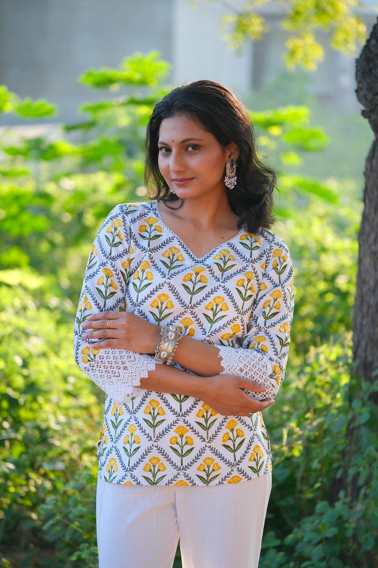 Viyana – White Cotton Lace Short Kurti