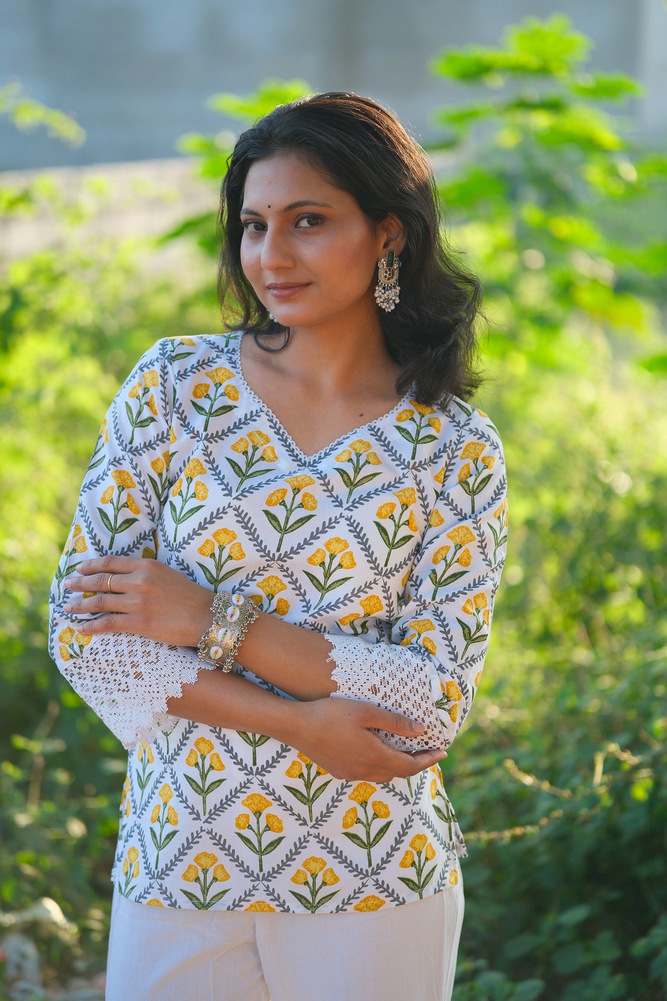 Viyana – White Cotton Lace Short Kurti