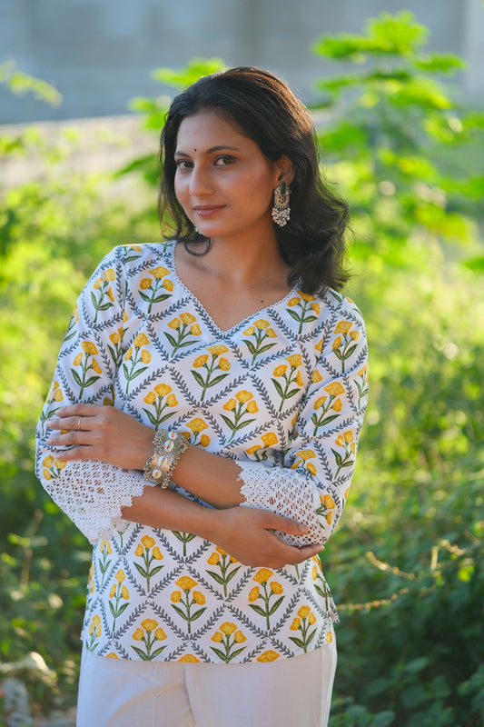 Viyana – White Cotton Lace Short Kurti