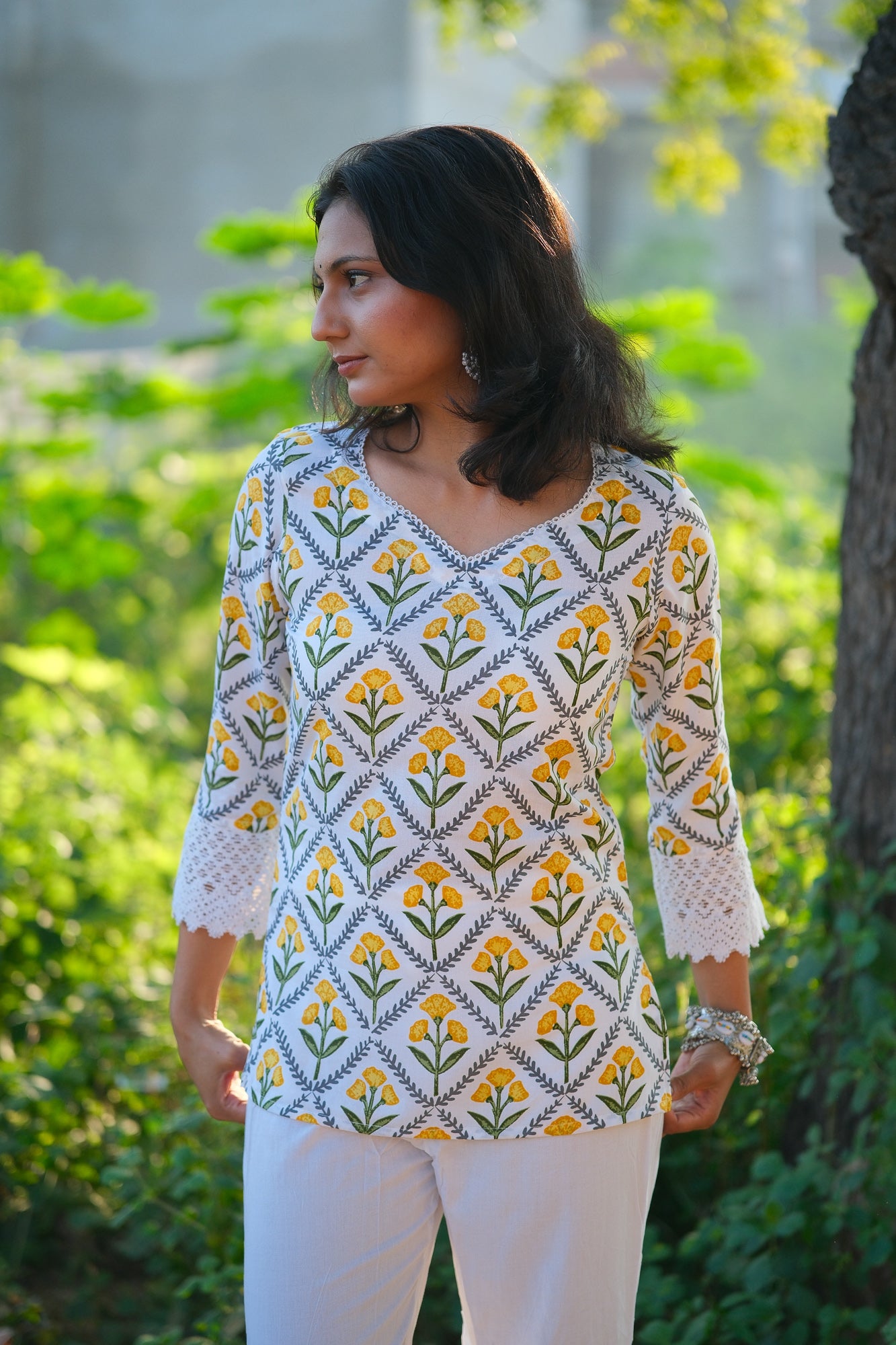 Viyana – White Cotton Lace Short Kurti