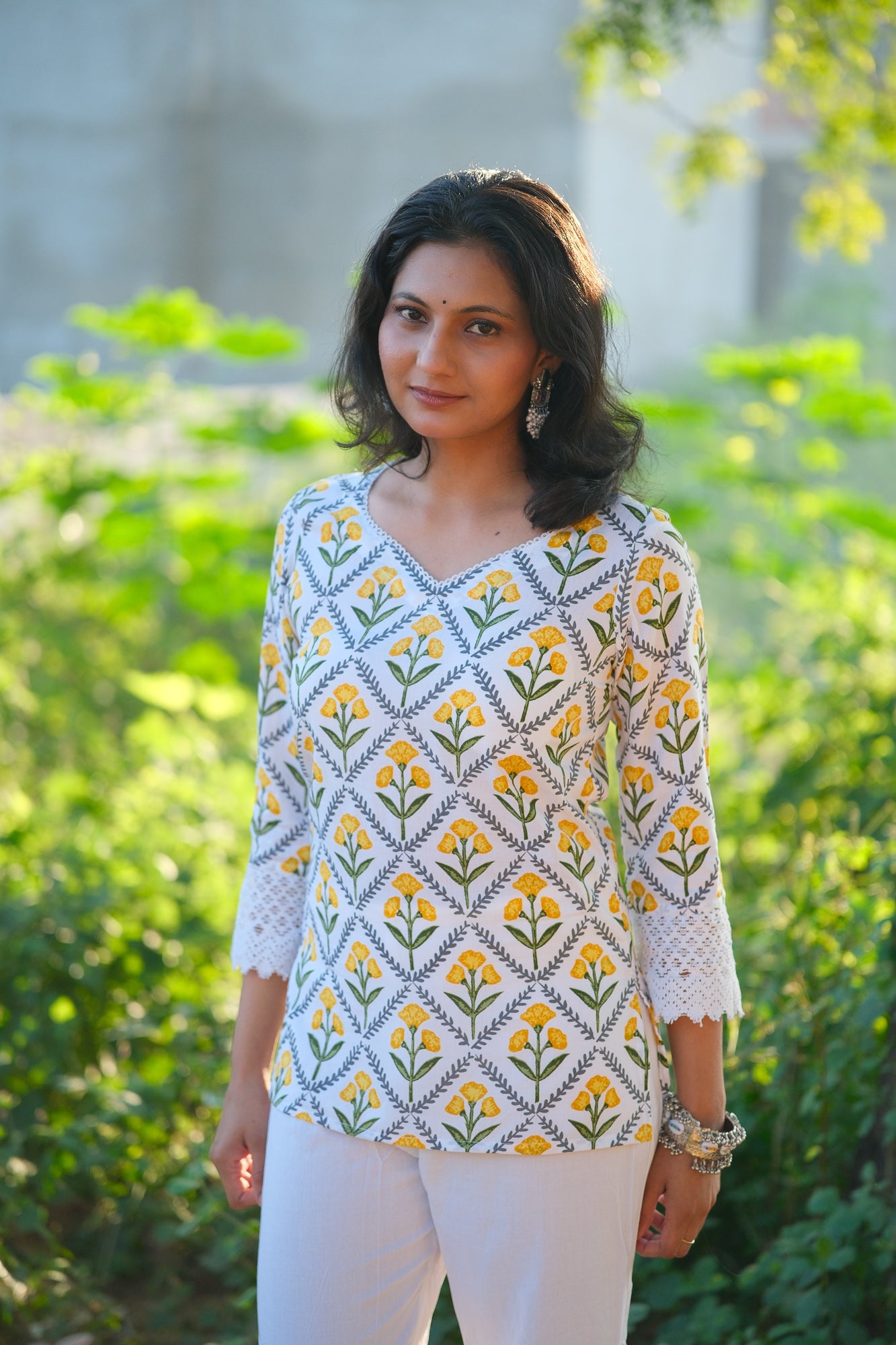 Viyana – White Cotton Lace Short Kurti