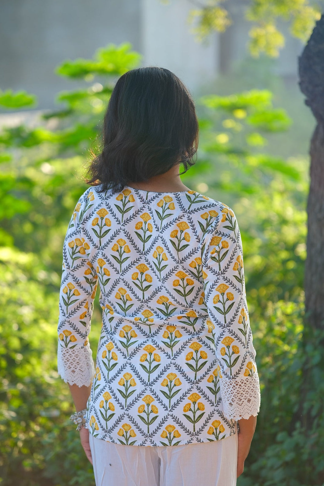 Viyana – White Cotton Lace Short Kurti