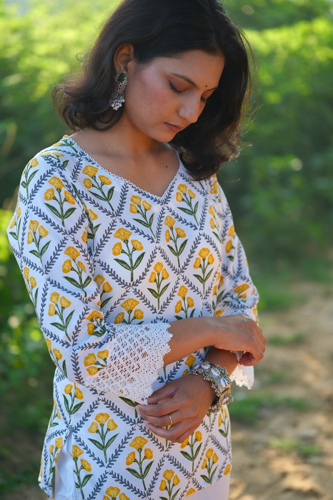 Viyana – White Cotton Lace Short Kurti