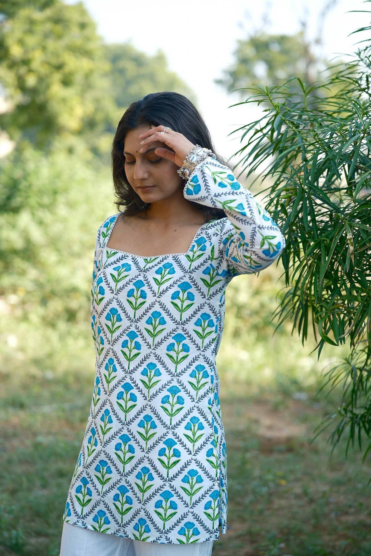 Meira – White Cotton Short Kurti