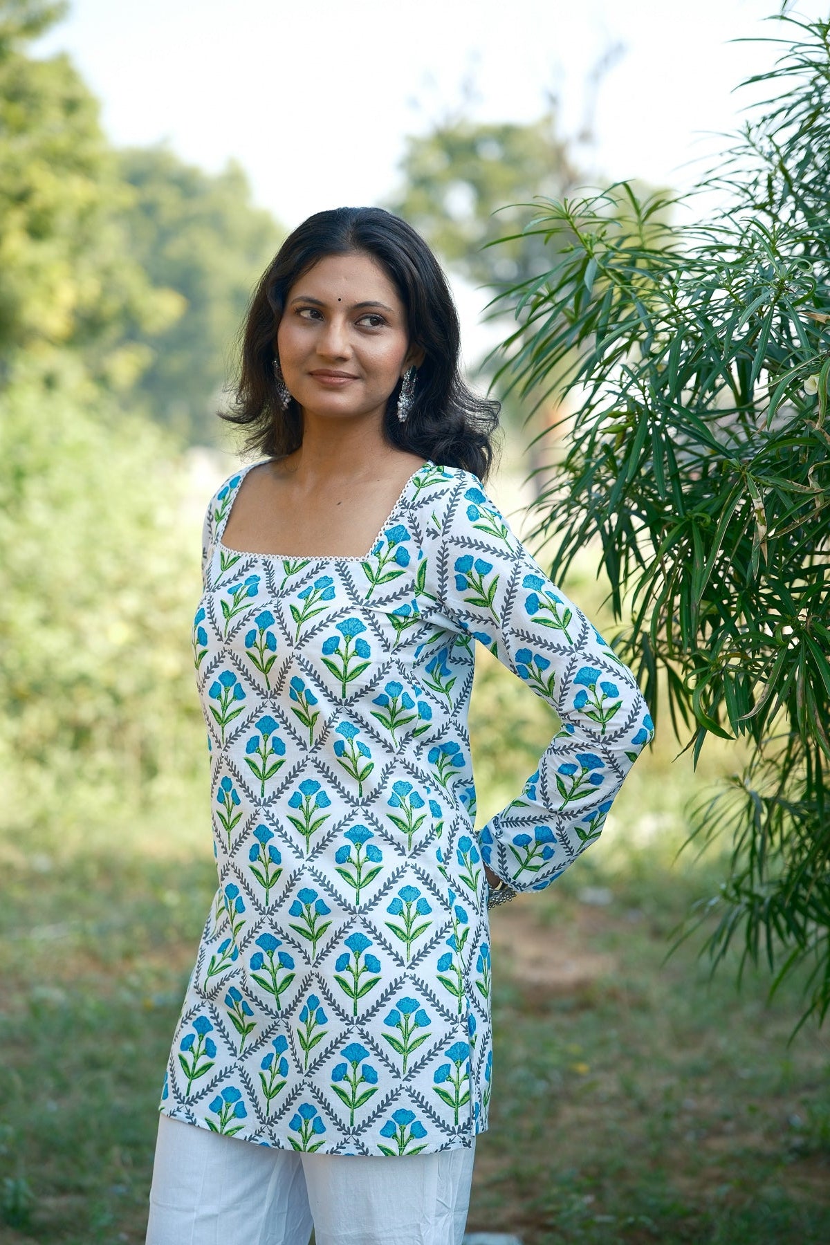 Meira – White Cotton Short Kurti