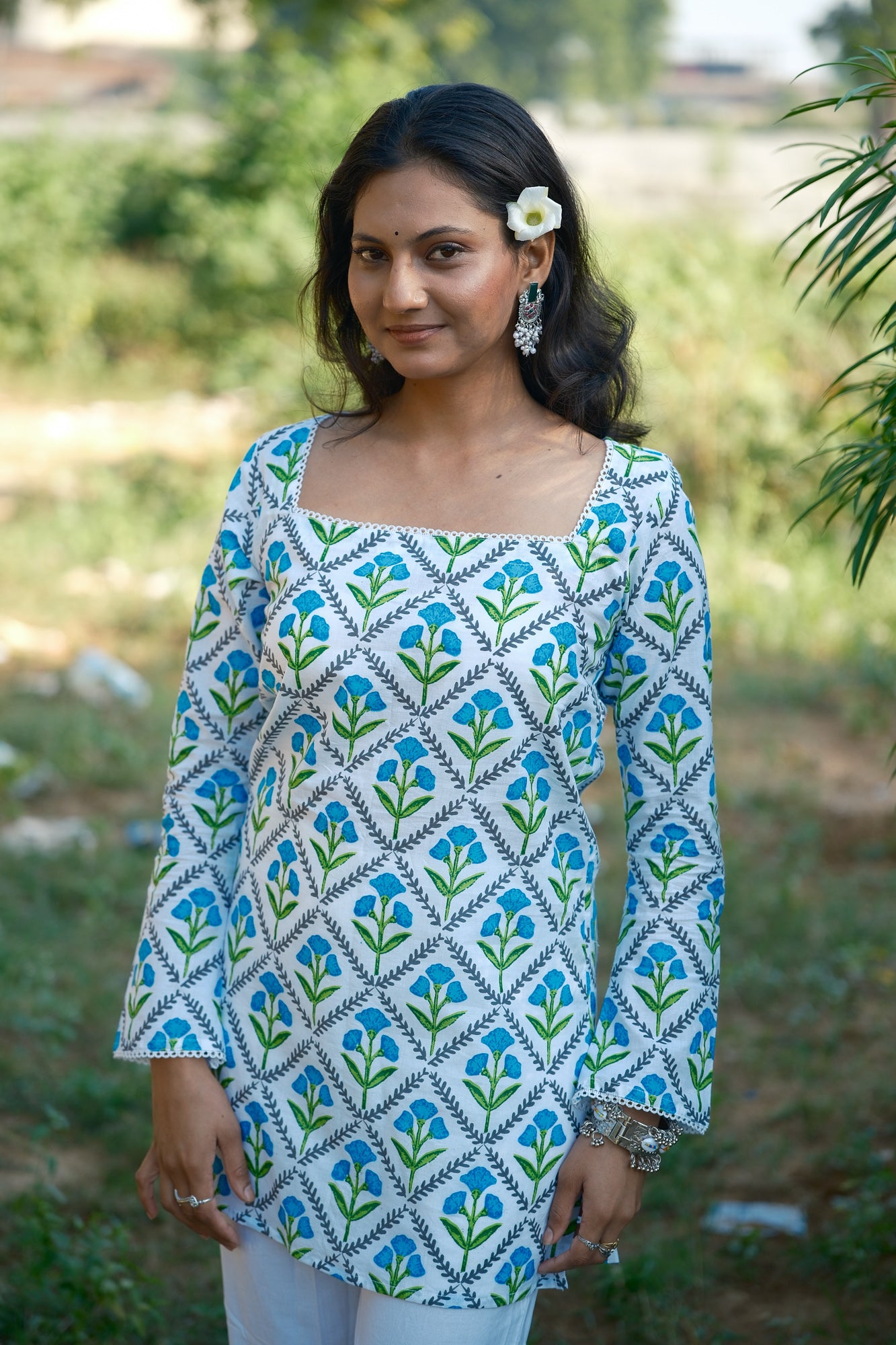 Meira – White Cotton Short Kurti