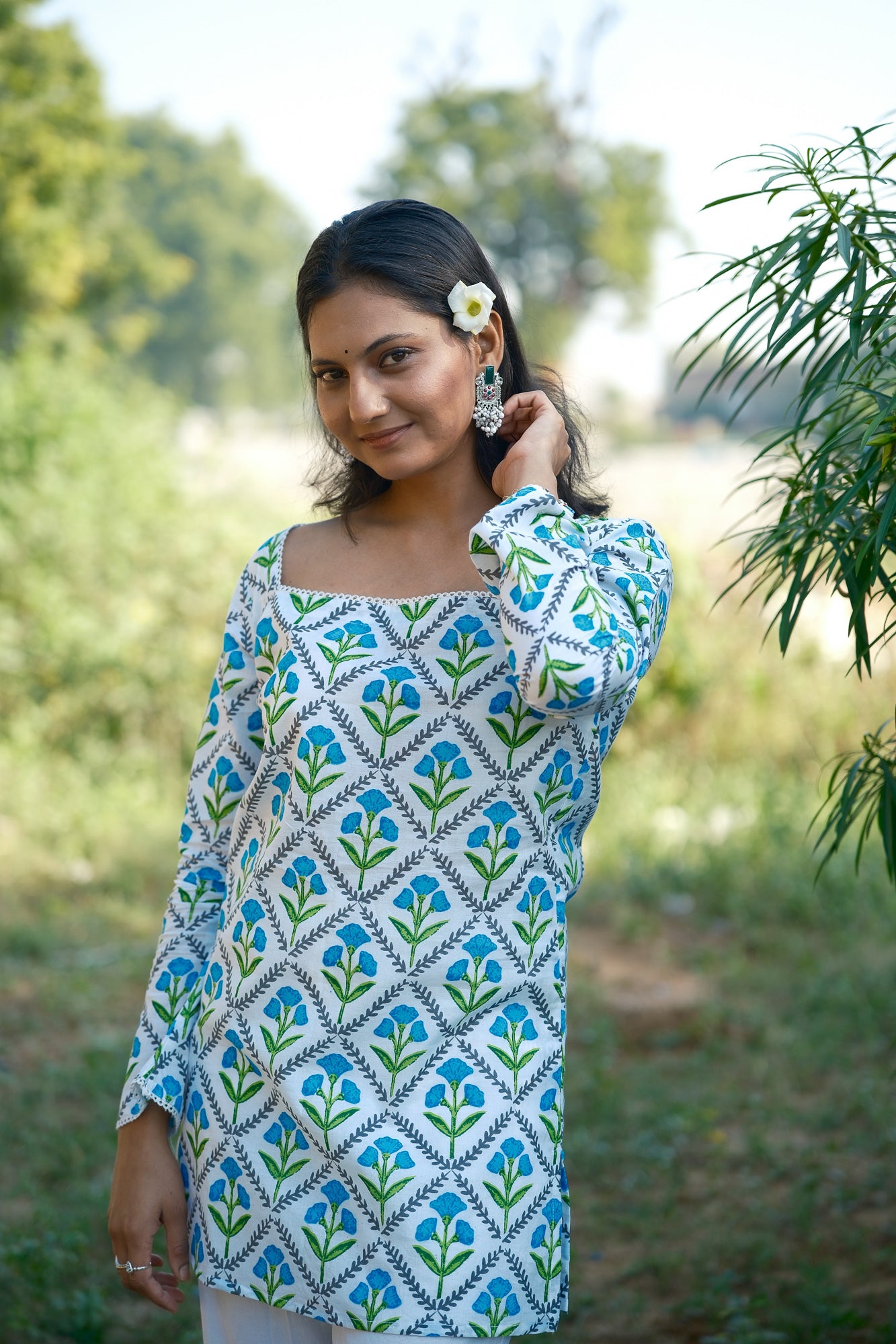 Meira – White Cotton Short Kurti