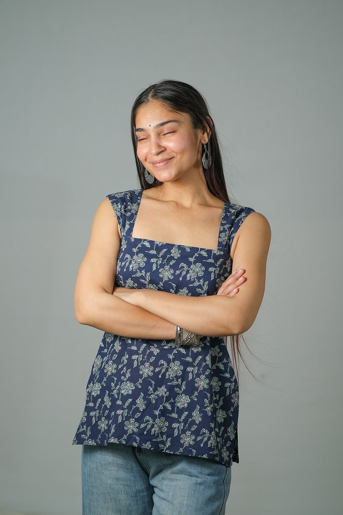 Noelle – Floral Printed Cotton Top (Navy)