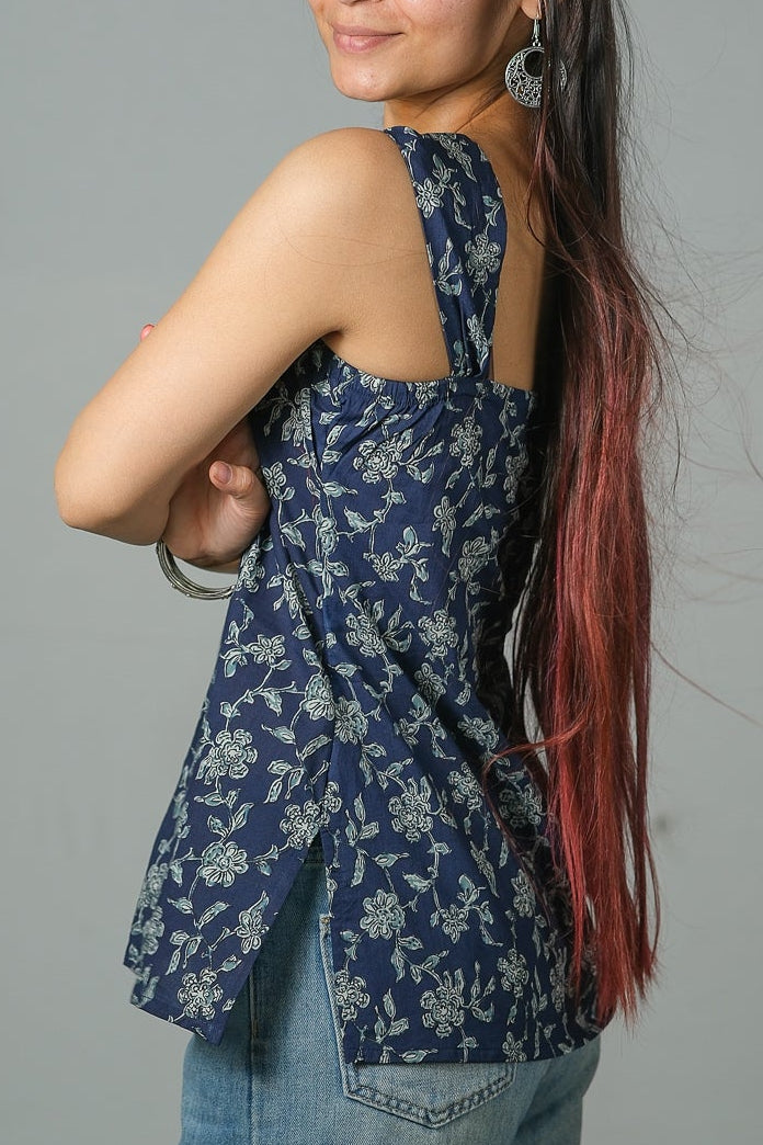 Noelle – Floral Printed Cotton Top (Navy)