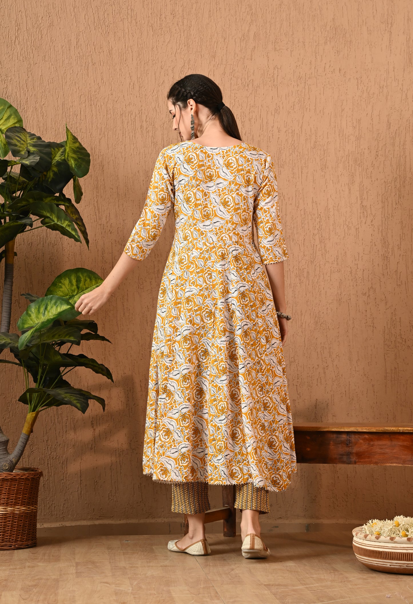 Svarnima – Yellow Floral Print Kurta Pant Set with Lace Detailing