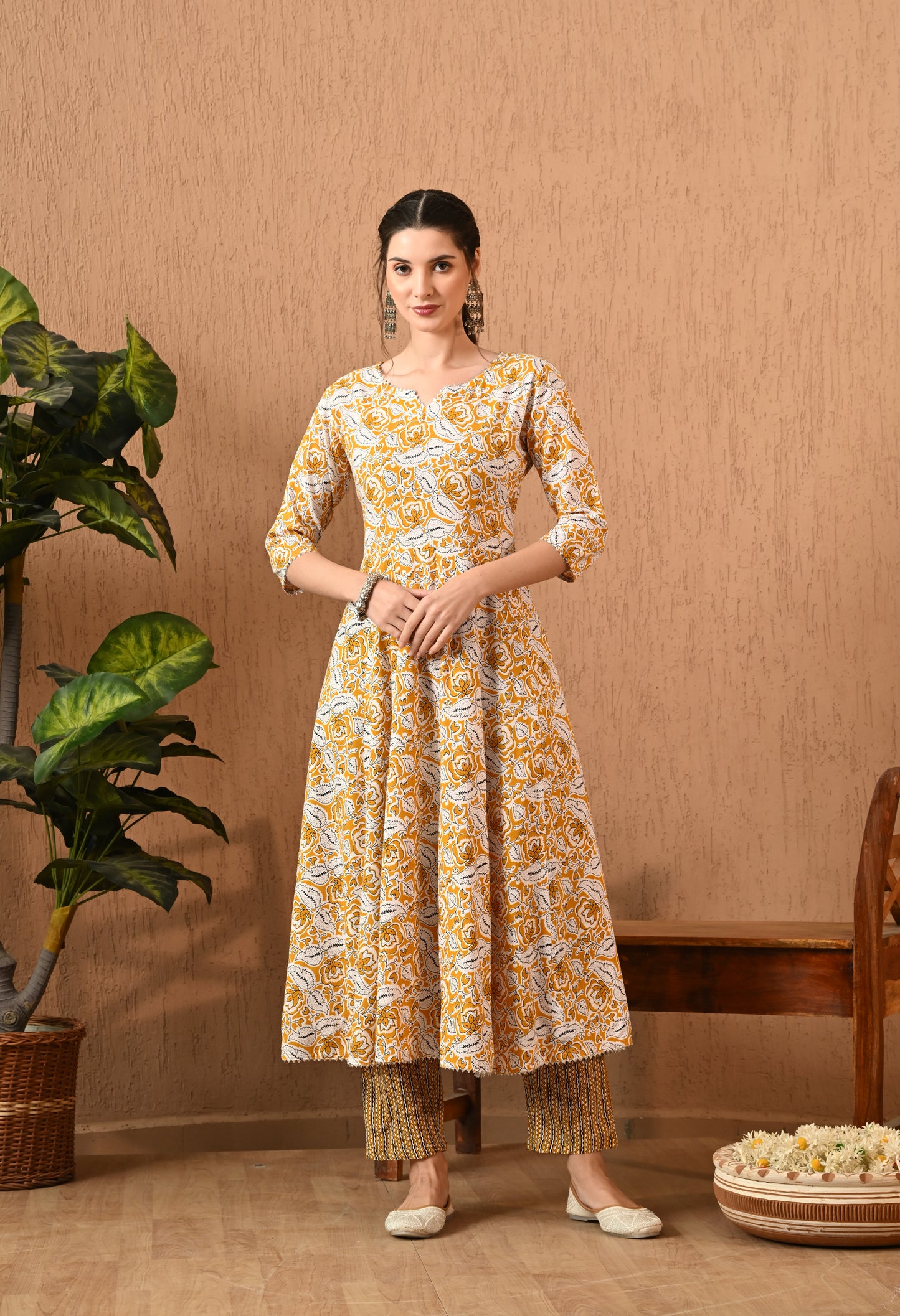 Svarnima – Yellow Floral Print Kurta Pant Set with Lace Detailing