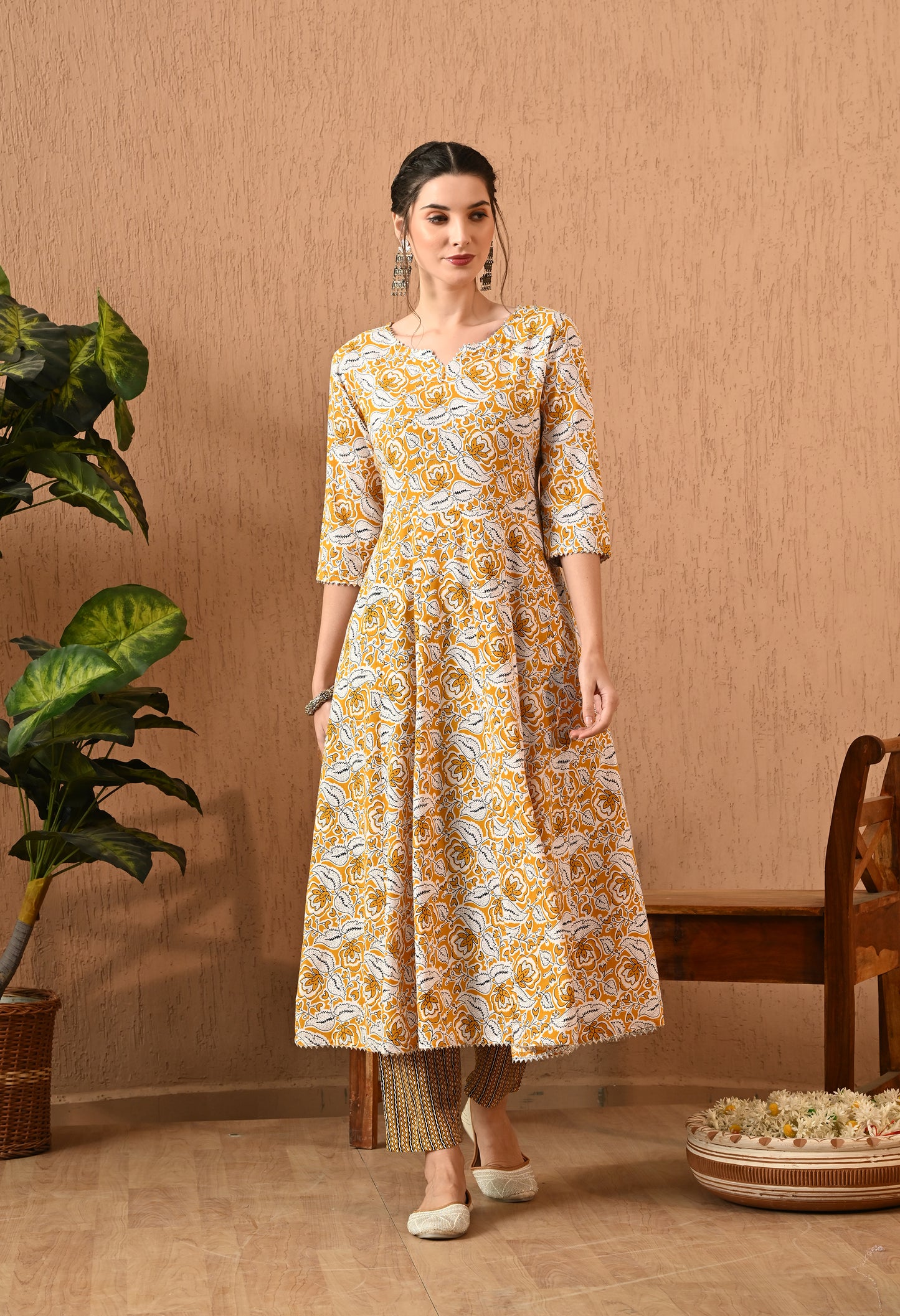 Svarnima – Yellow Floral Print Kurta Pant Set with Lace Detailing