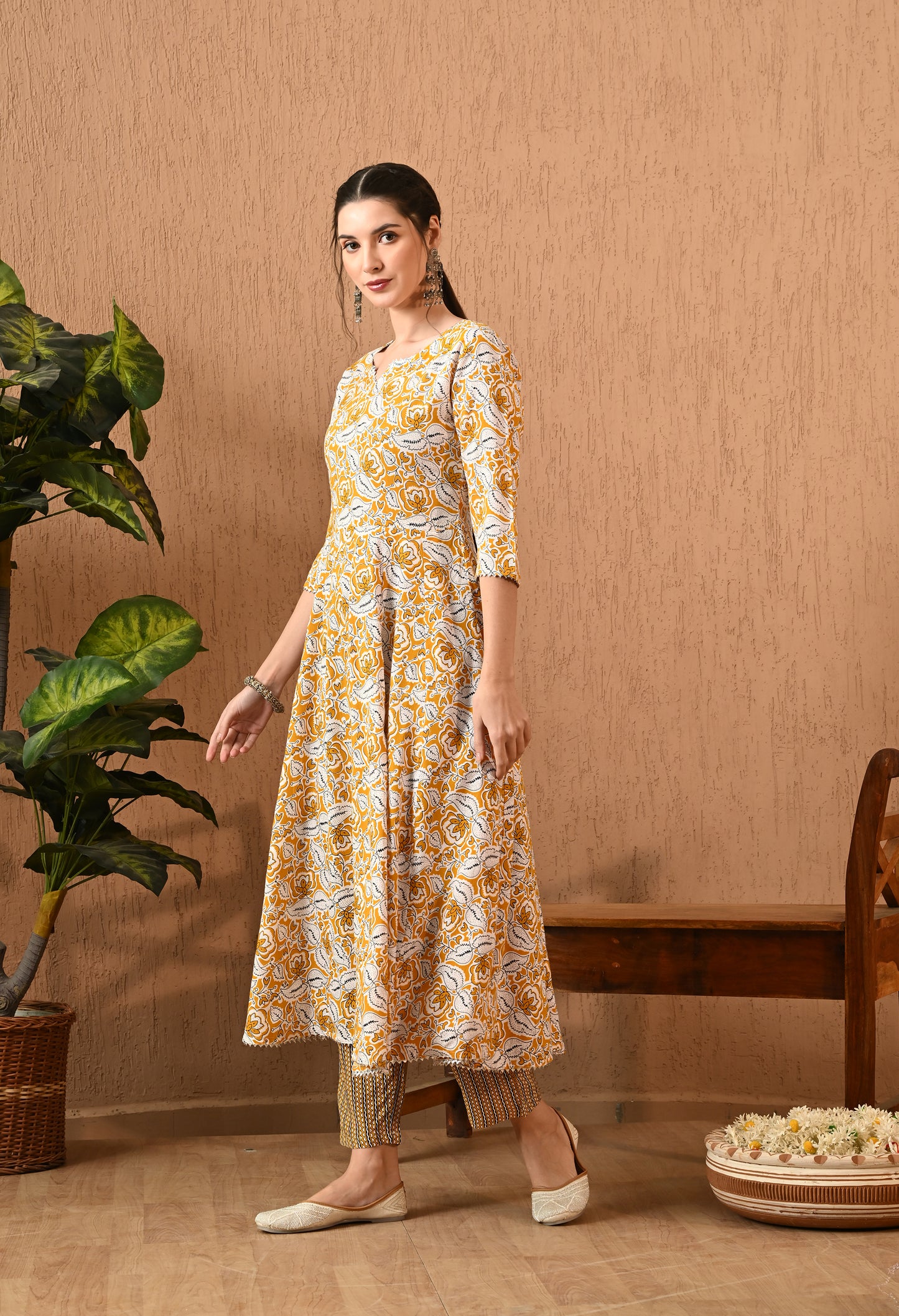 Svarnima – Yellow Floral Print Kurta Pant Set with Lace Detailing