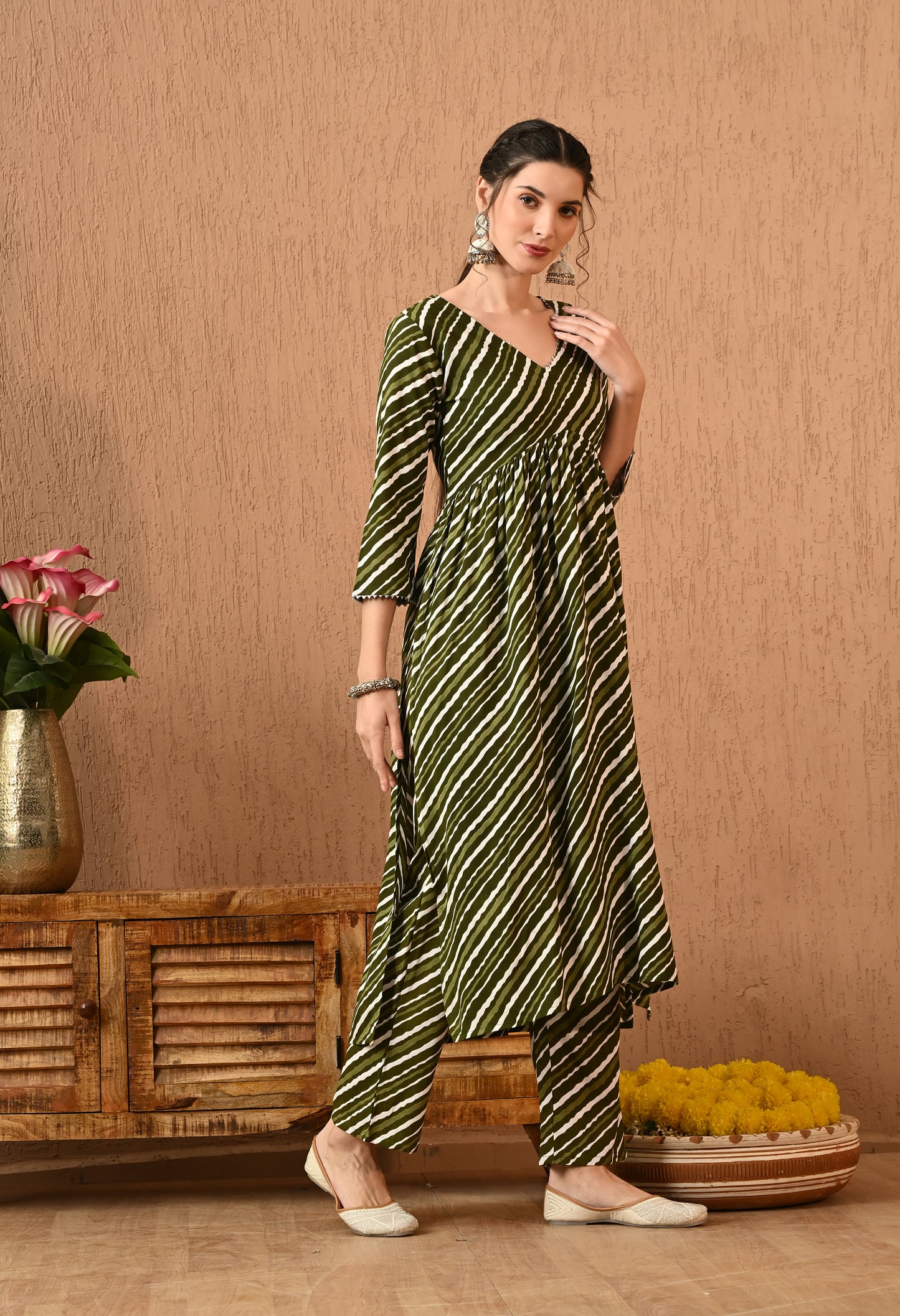 Yashira – Olive Green Leheriya Print Kurta Pant Set with Leheriya Dupatta and Lacework
