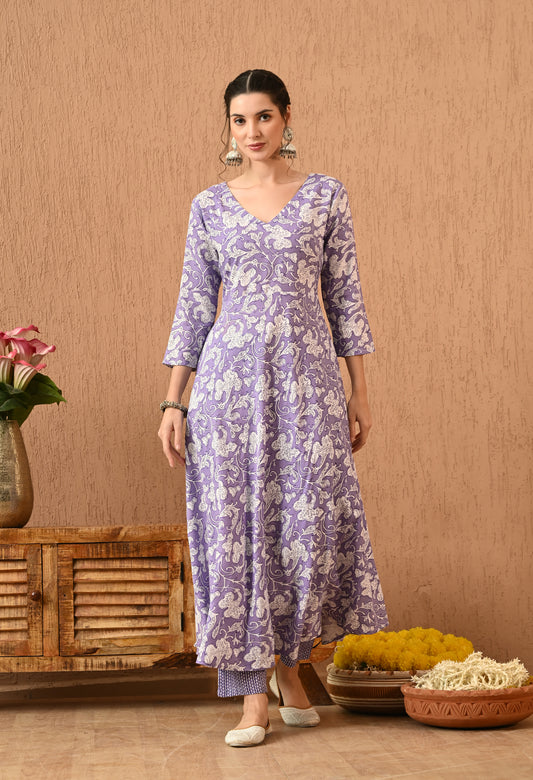 Iravika – Lavender Floral Print Kurta Pant Set with V Neckline