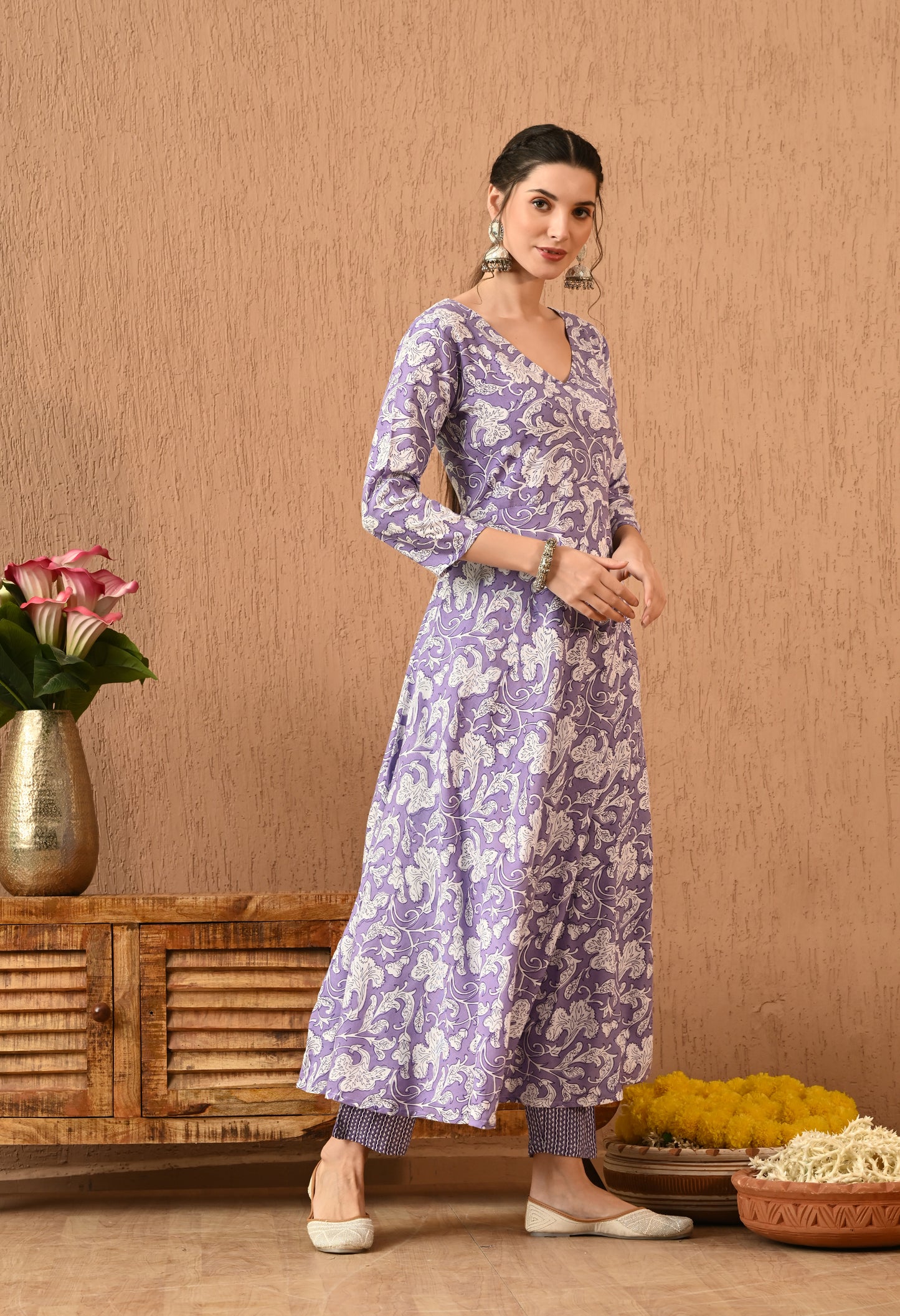 Iravika – Lavender Floral Print Kurta Pant Set with V Neckline