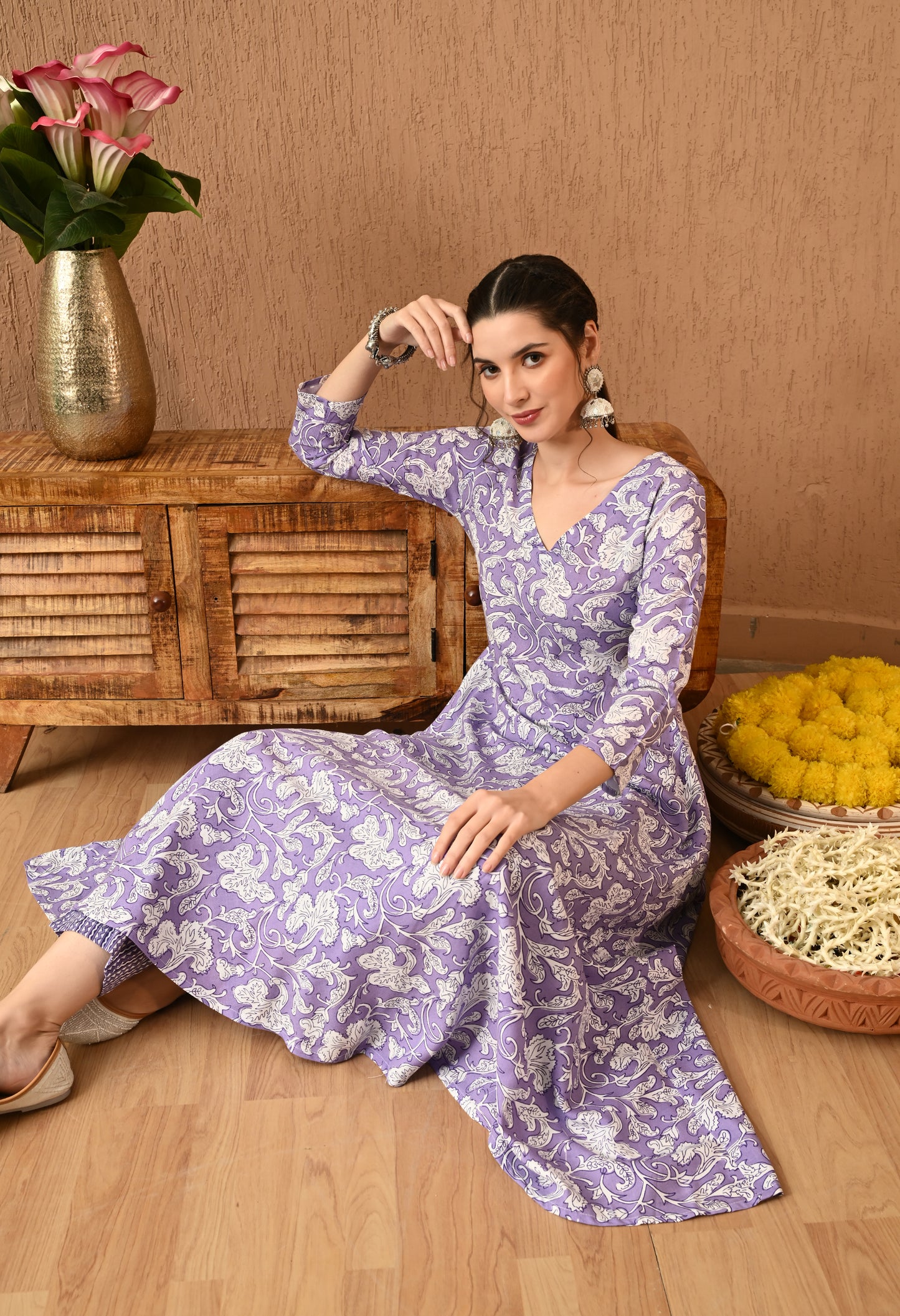 Iravika – Lavender Floral Print Kurta Pant Set with V Neckline