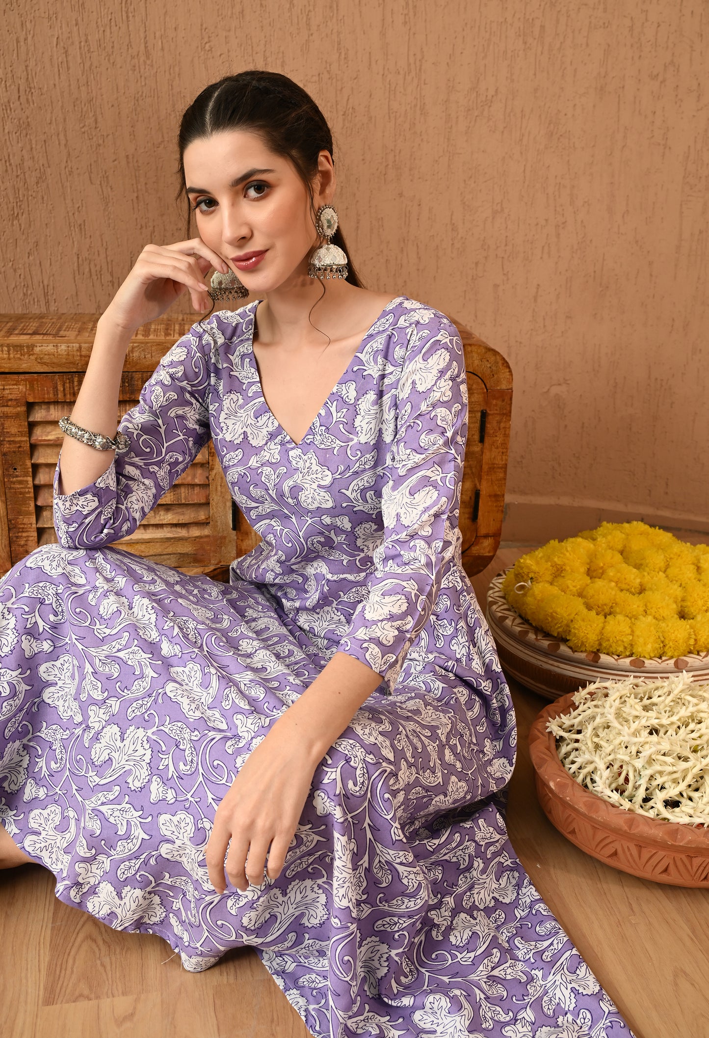 Iravika – Lavender Floral Print Kurta Pant Set with V Neckline